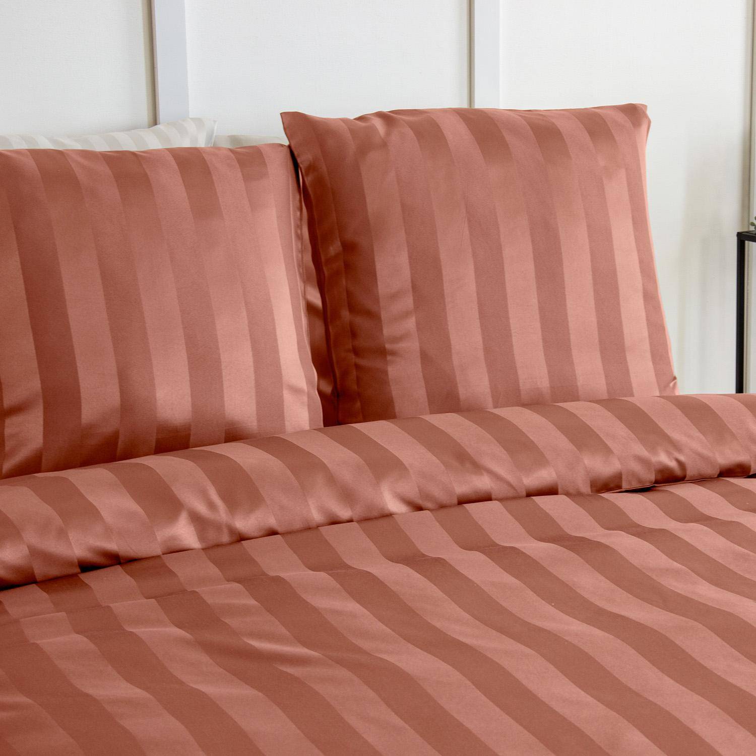 Parure de lit polyester effet satin fines rayures 2 places rouge 240x220cm - Andréa,sweeek,Photo2