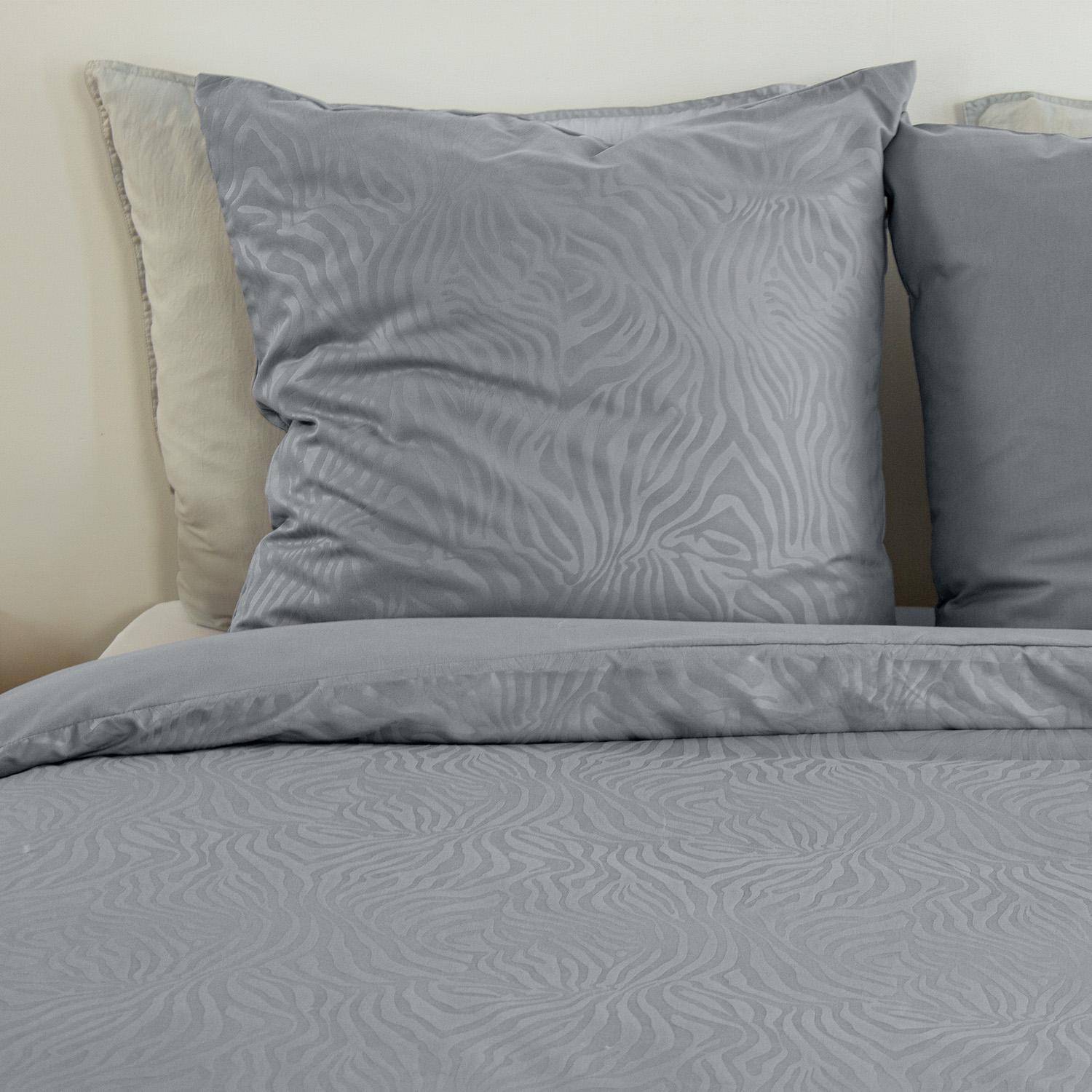 Roupa  de cama de poliéster reversível com estampa de zebra para 2 lugares - 260x240x0.5 cm,sweeek,Photo2