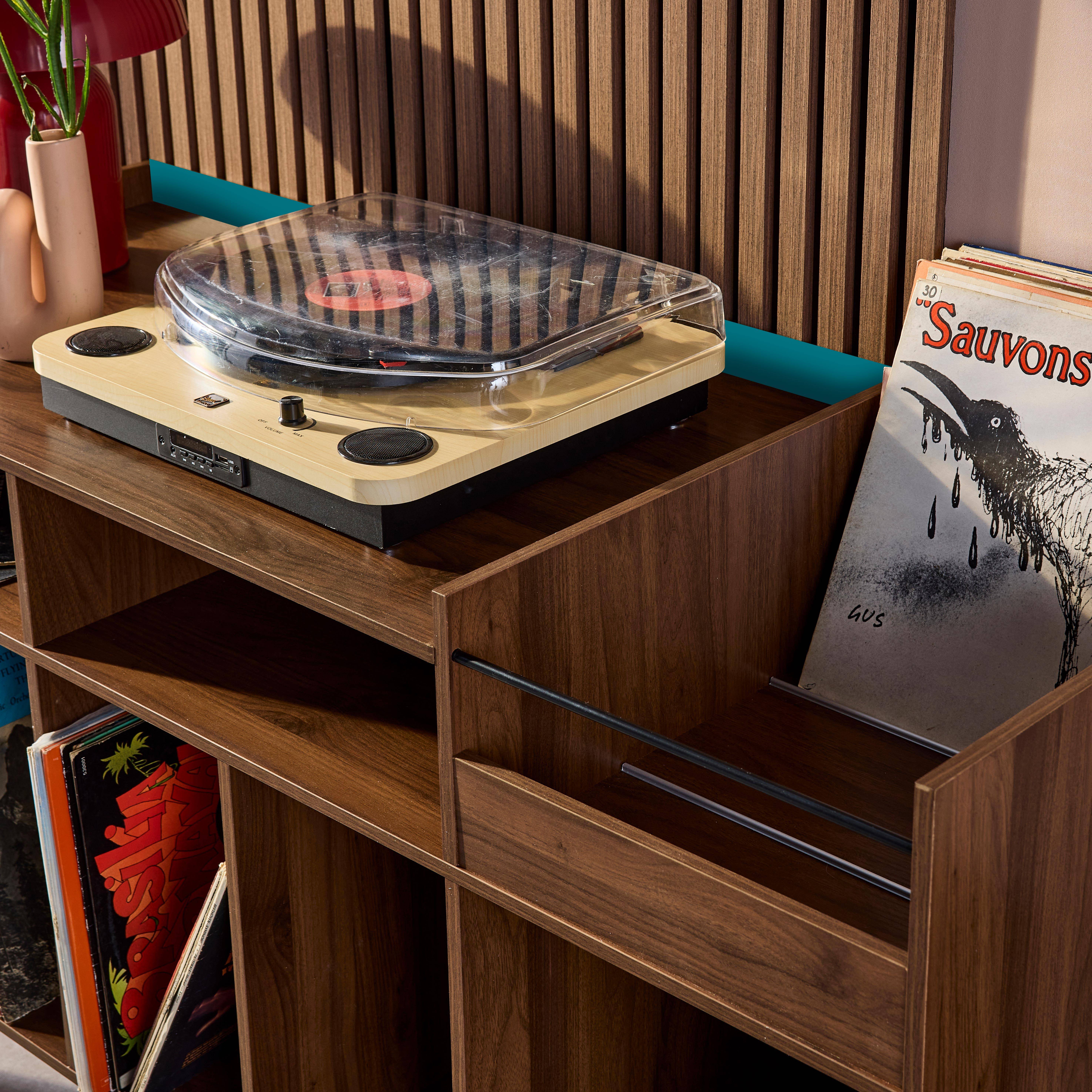 Vintage XL vinyl meubel met donkere houtlook en blauwe achterwand 130cm - Nepal Photo2