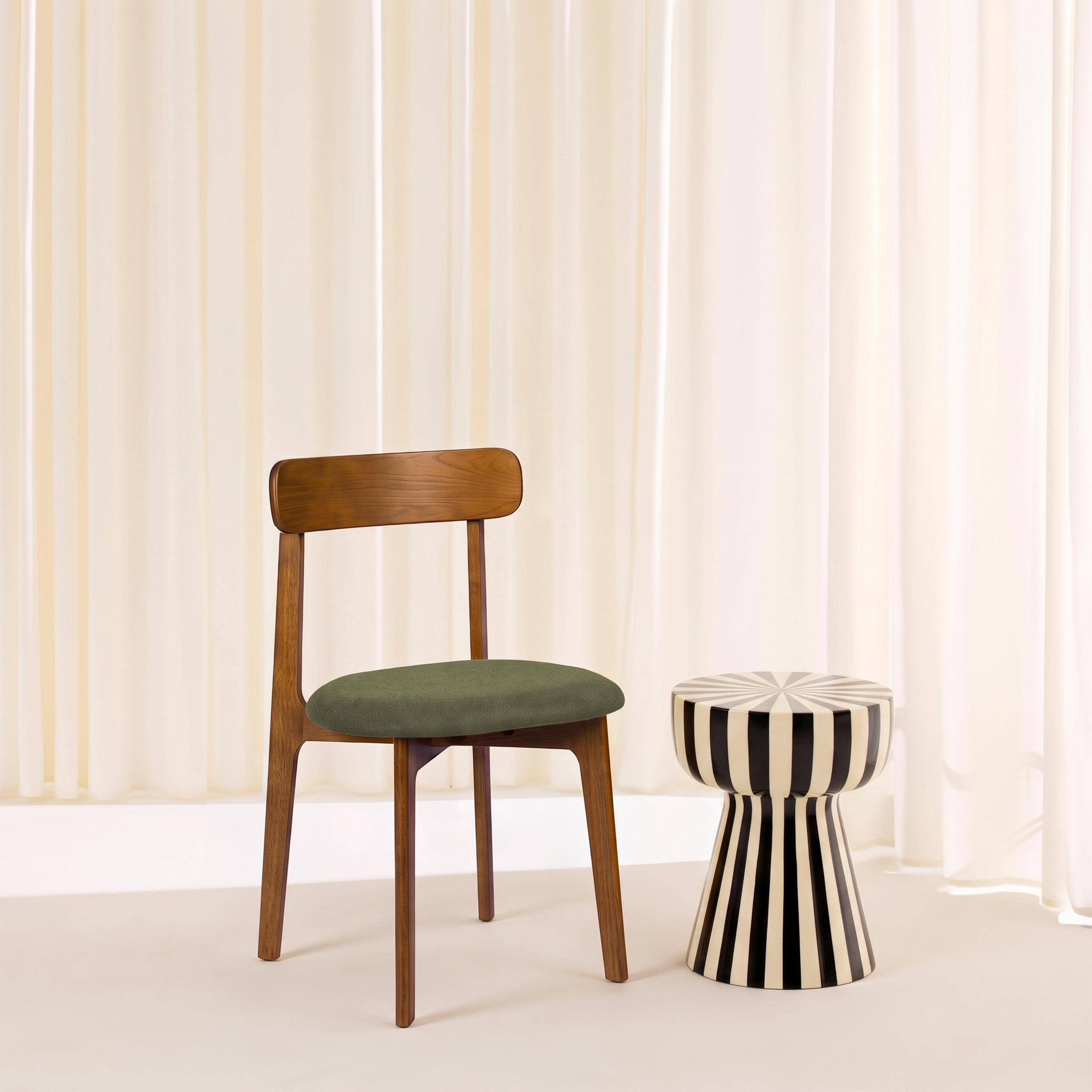Lot de 2 chaises vintage bois d'hévéa noyer et tissu texturé kaki - Victoire Photo2