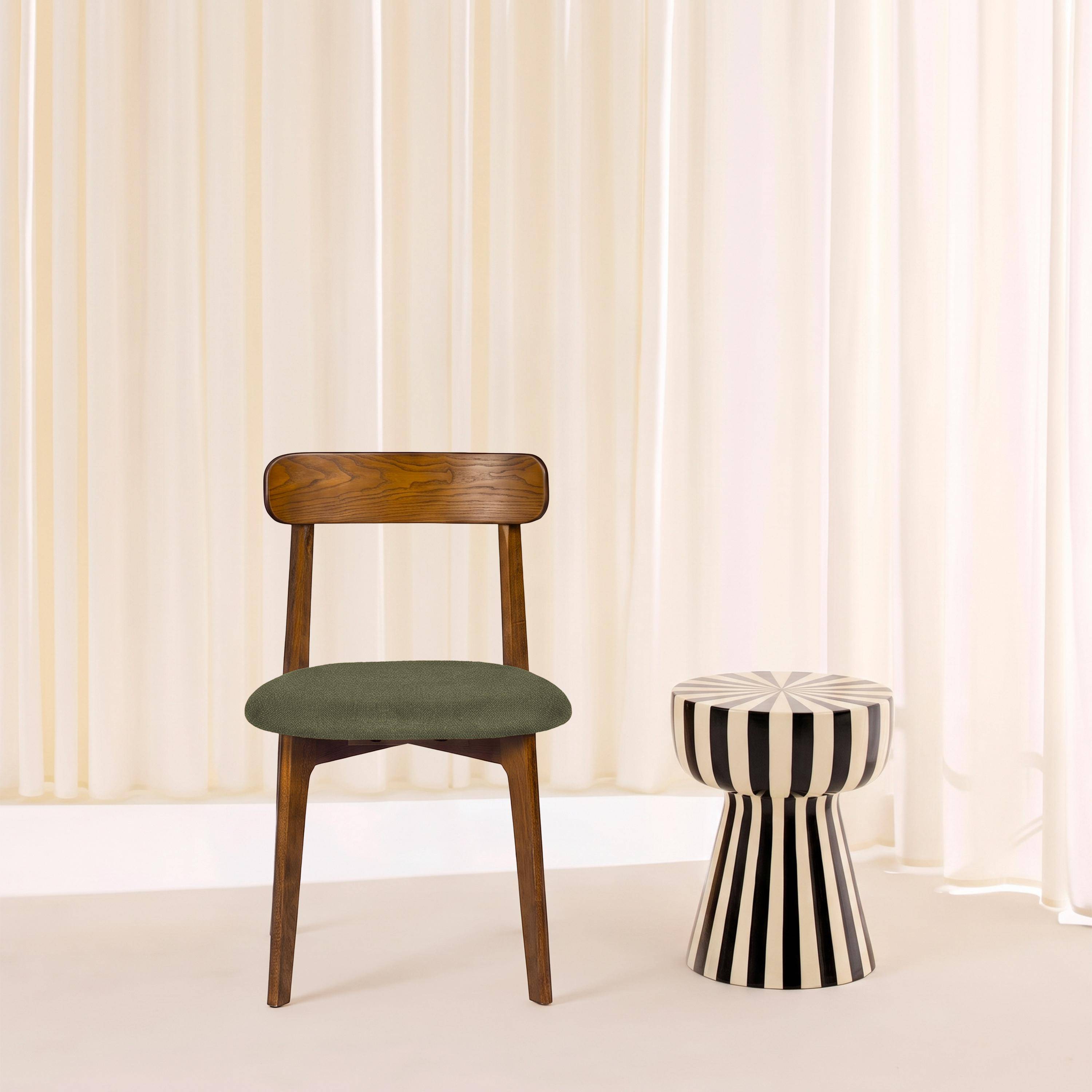 Lot de 2 chaises vintage bois d'hévéa noyer et tissu texturé kaki - Victoire Photo3