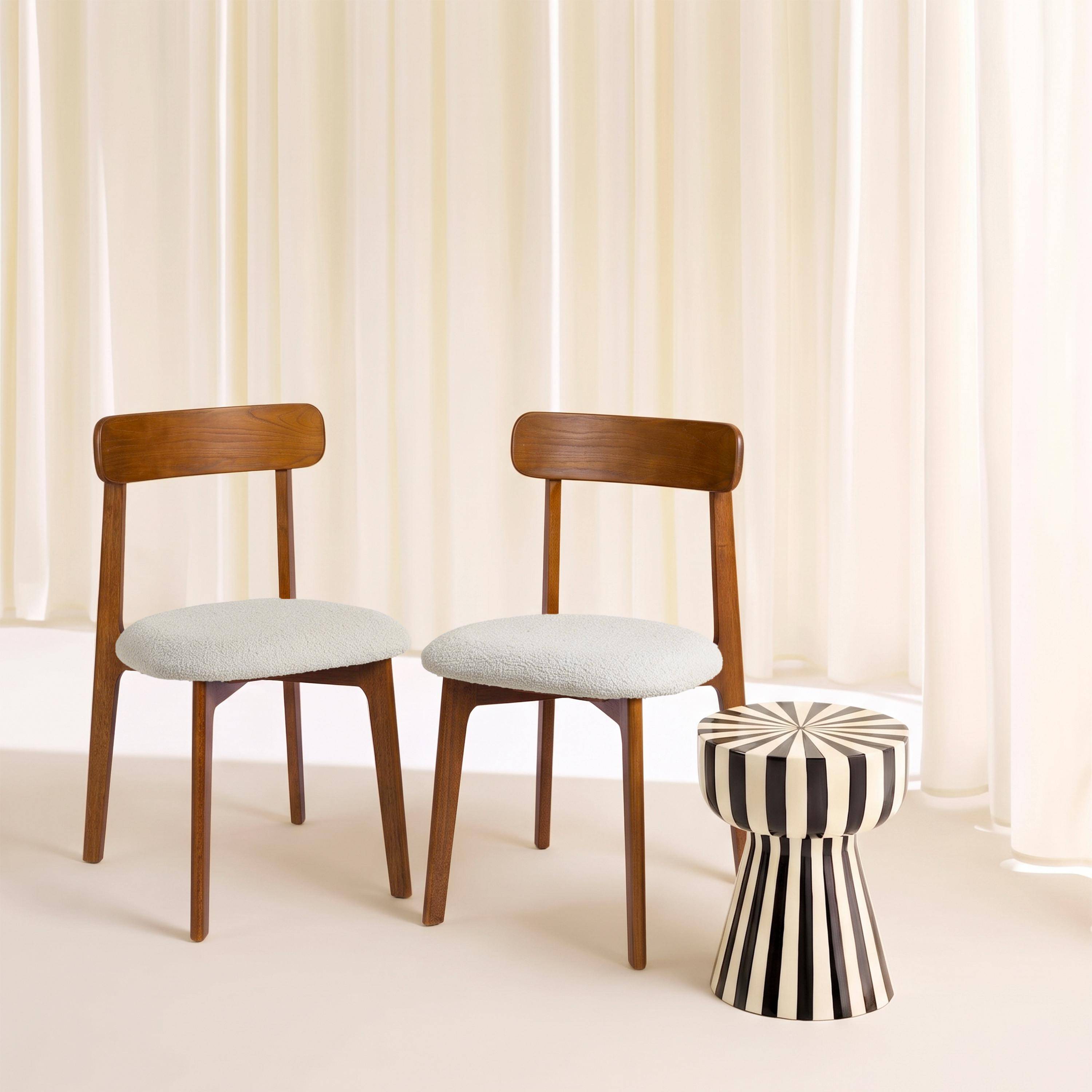 Lot de 2 chaises vintage bois d'hévéa noyer et tissu texturé blanc cassé - Victoire Photo1