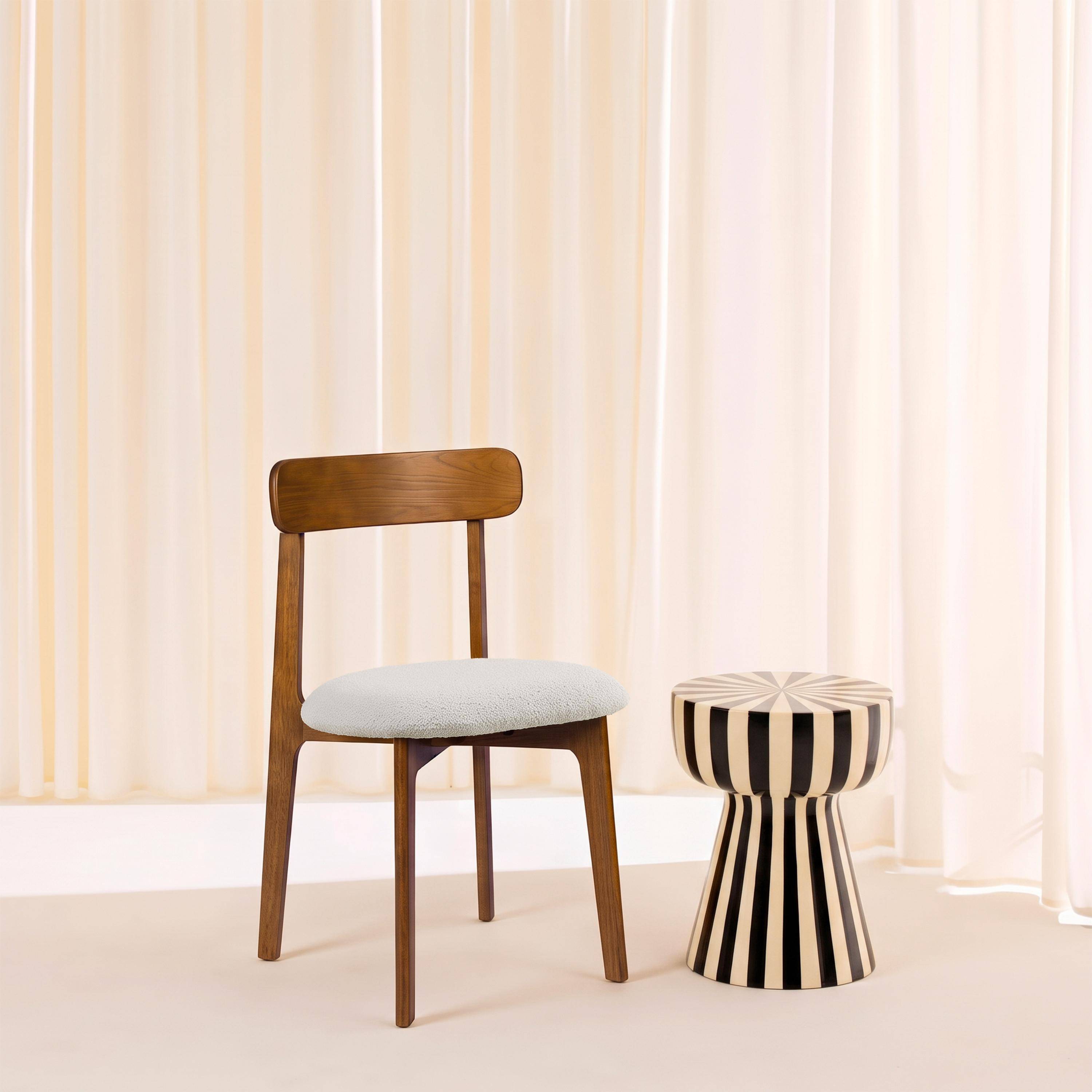 Lot de 2 chaises vintage bois d'hévéa noyer et tissu texturé blanc cassé - Victoire,sweeek,Photo2