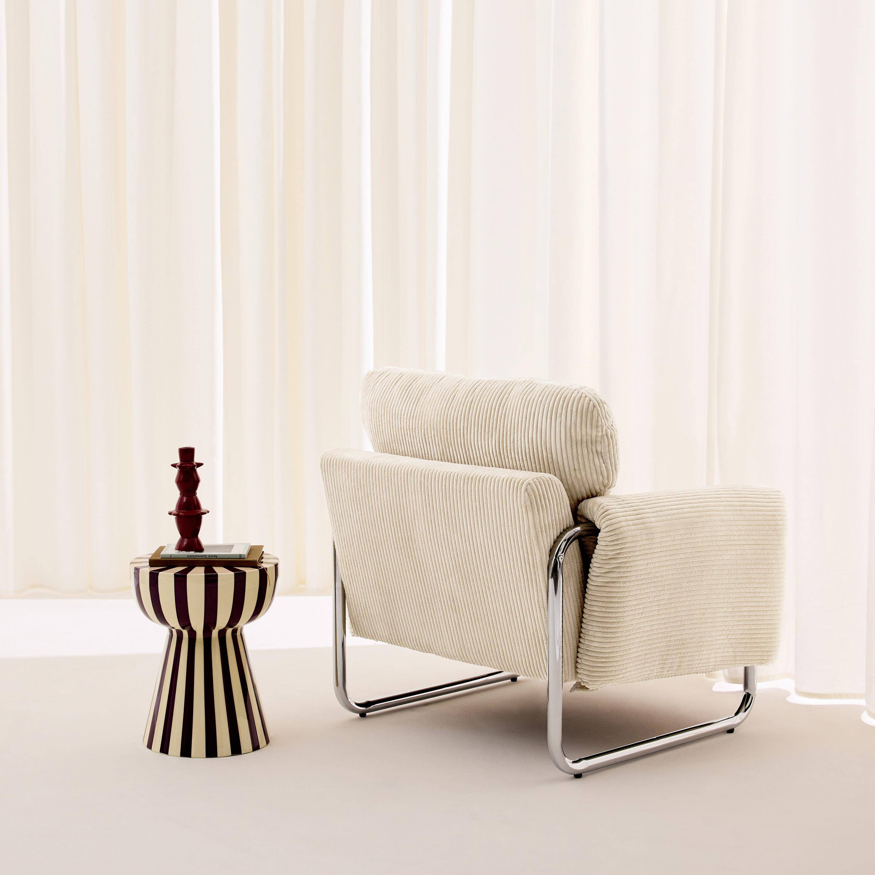 Poltrona vintage em veludo canelado com estrutura em metal cromado Branco sujo - 81x80x80 cm,sweeek,Photo3