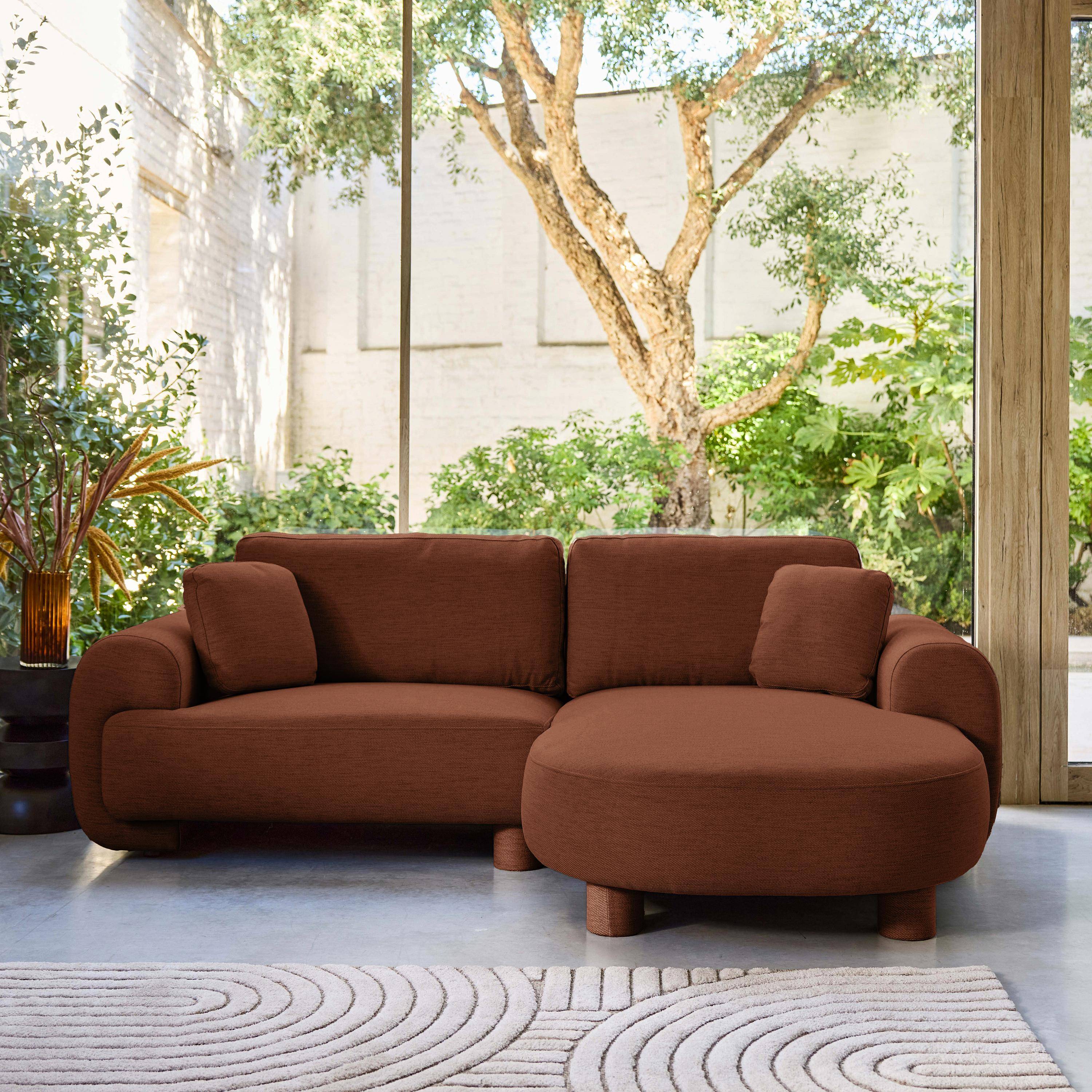 Sofá esquinero derecha de tela liso con patas redondas, 3 plazas Terracota - 231x160x78 cm Photo1