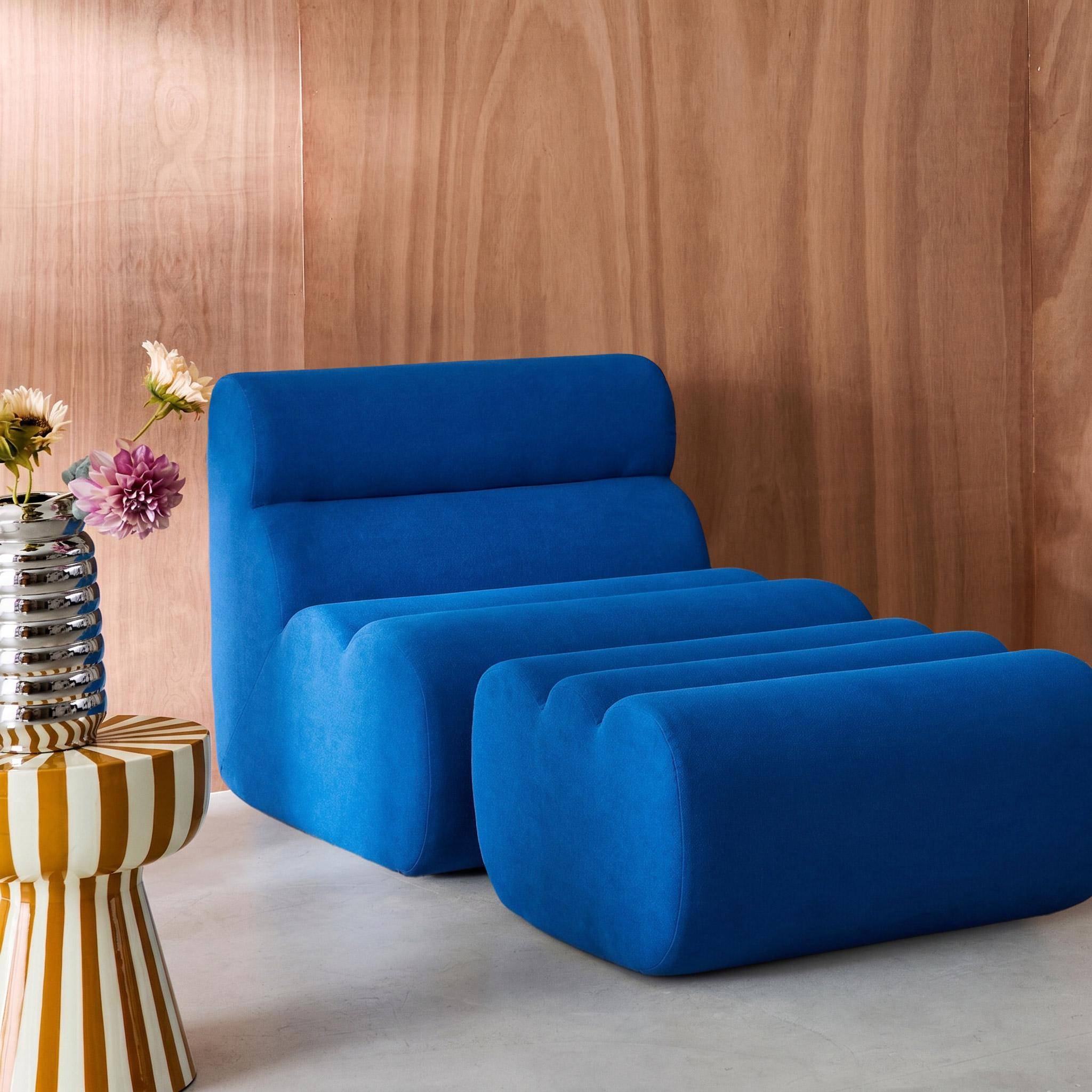Sillón de tela con reposapiés Azul eléctrico - 81x99x75 cm Photo1