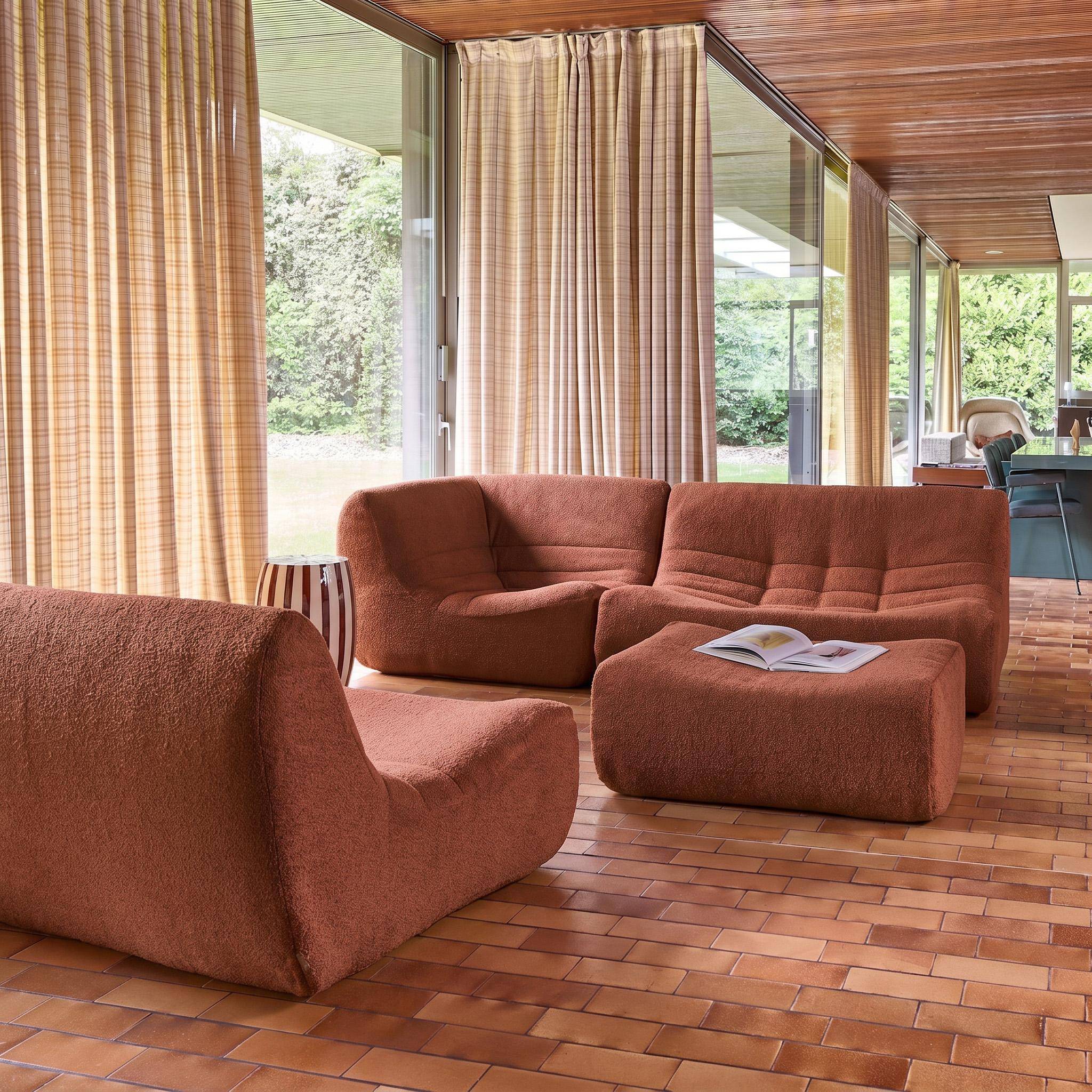 Modułowa sofa narożna 5-osobowa z podnóżkiem, teksturowana tkanina bouclé w kolorze terakoty - Sokol Photo4