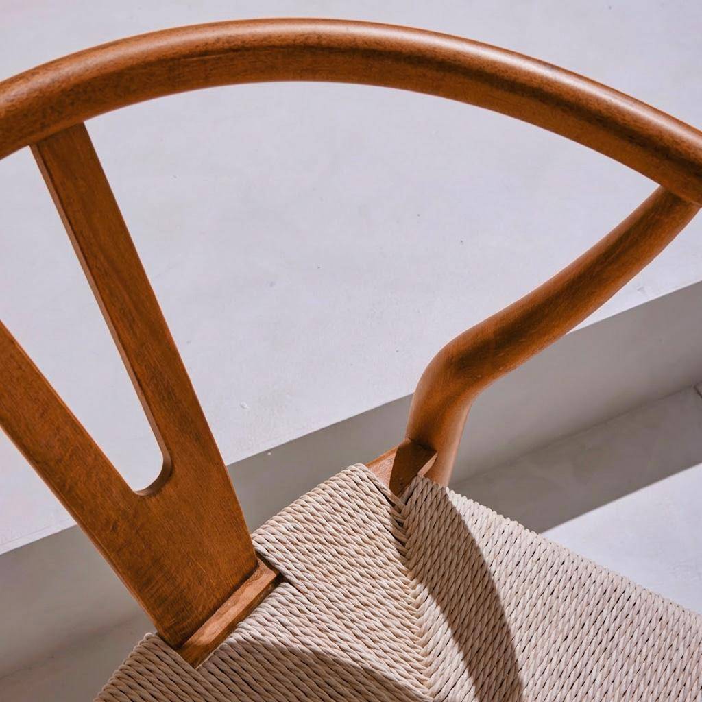 Lot de deux chaises vintage en bois d'hévéa avec assise en cordes et dossier arrondi noyer,sweeek,Photo3