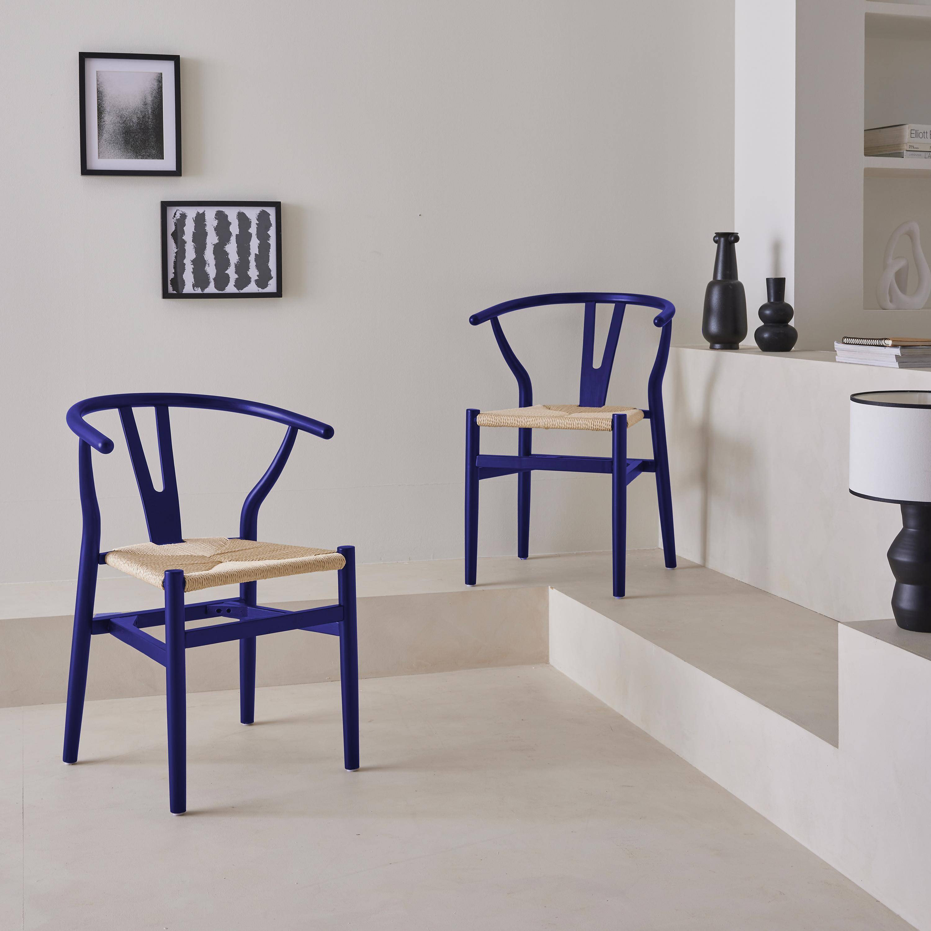 Lot de deux chaises vintage en bois d'hévéa avec assise en cordes et dossier arrondi bleu,sweeek,Photo1