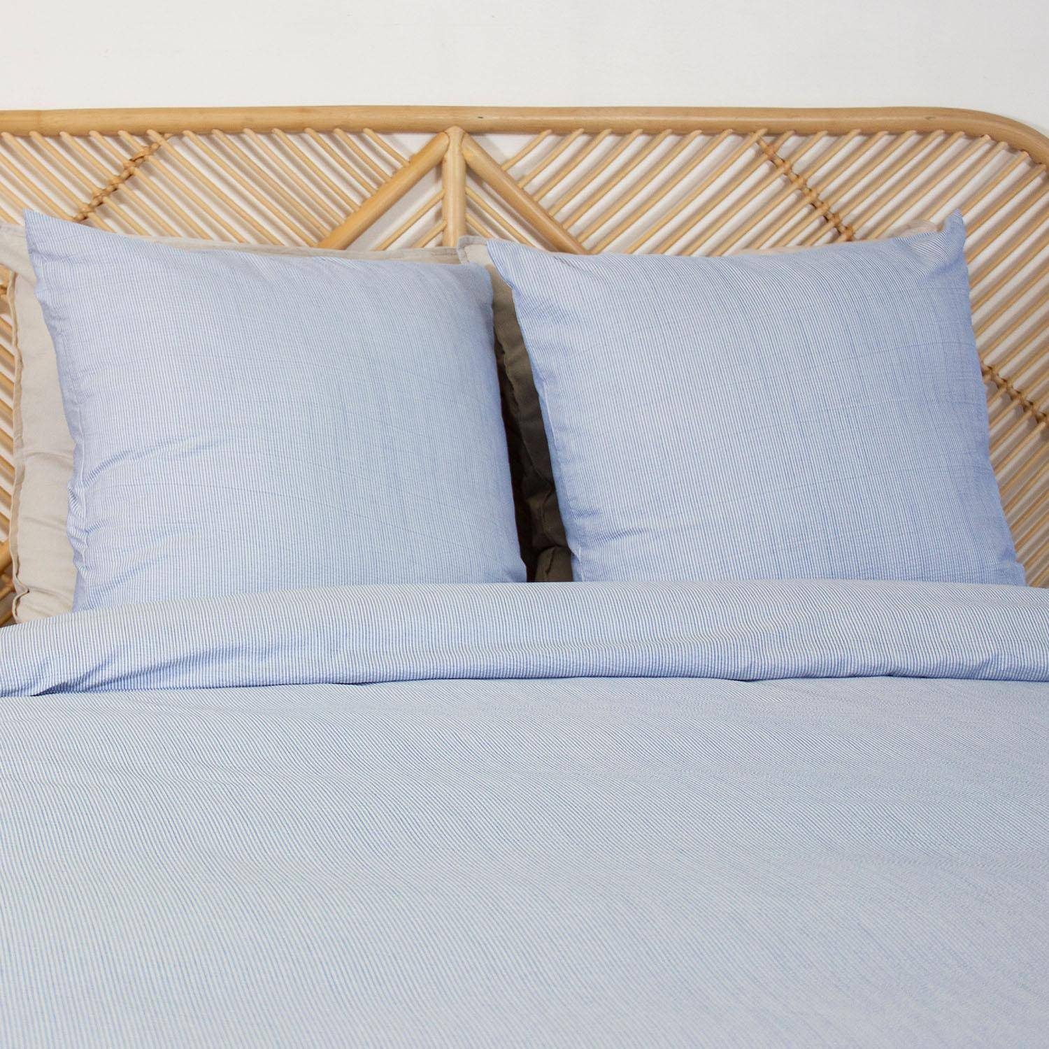 Ropa de cama de microfibra con rayas azules, 2 plazas - 240x220x5 cm,sweeek,Photo2