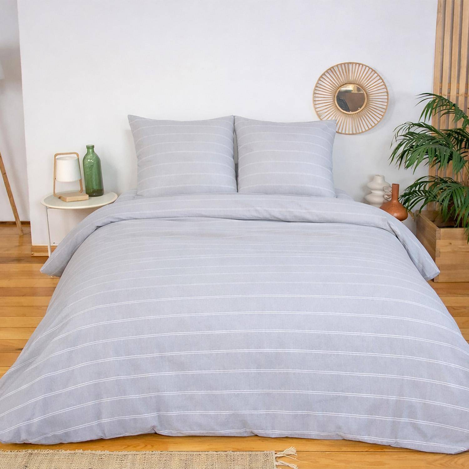 Ropa de cama de microfibra lavada rayas gris, 2 plazas - 240x220x5 cm,sweeek,Photo1
