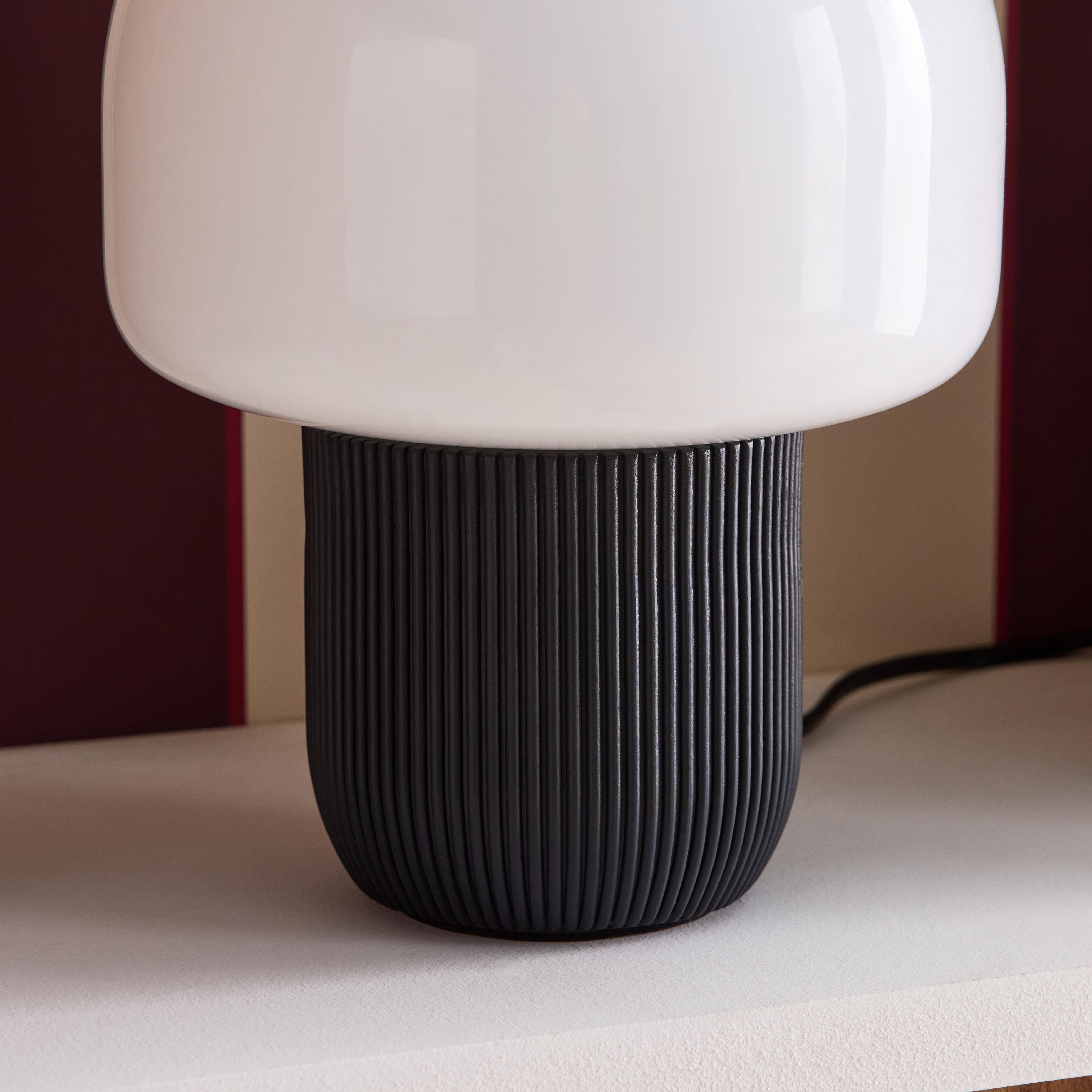 Lampada da tavolo da interno in resina e PVC, Ø18cm Nero - 18x18x25.2 cm,sweeek,Photo4