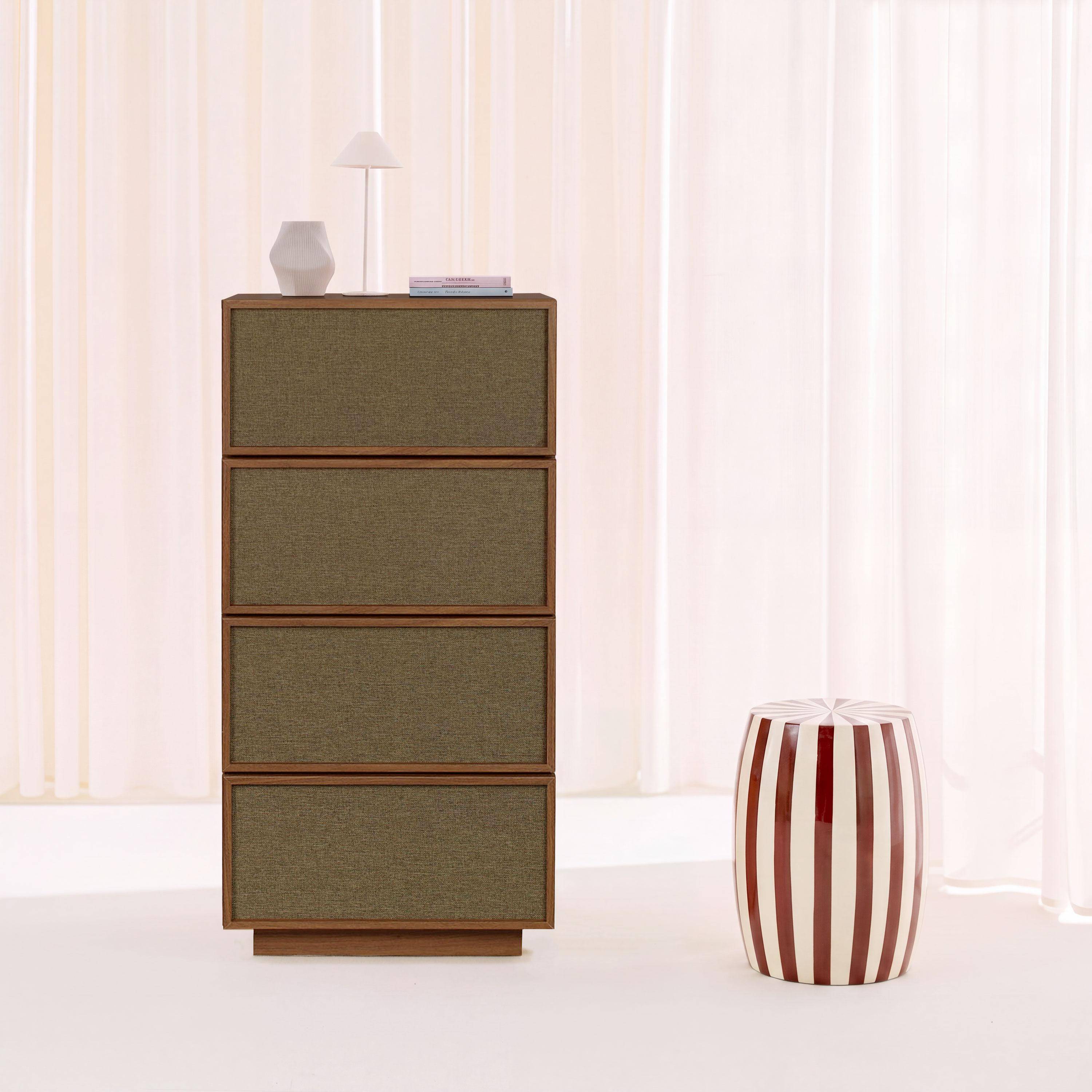 Chiffonnier décor bois et tissu 4 tiroirs noyer - Kuba Photo1