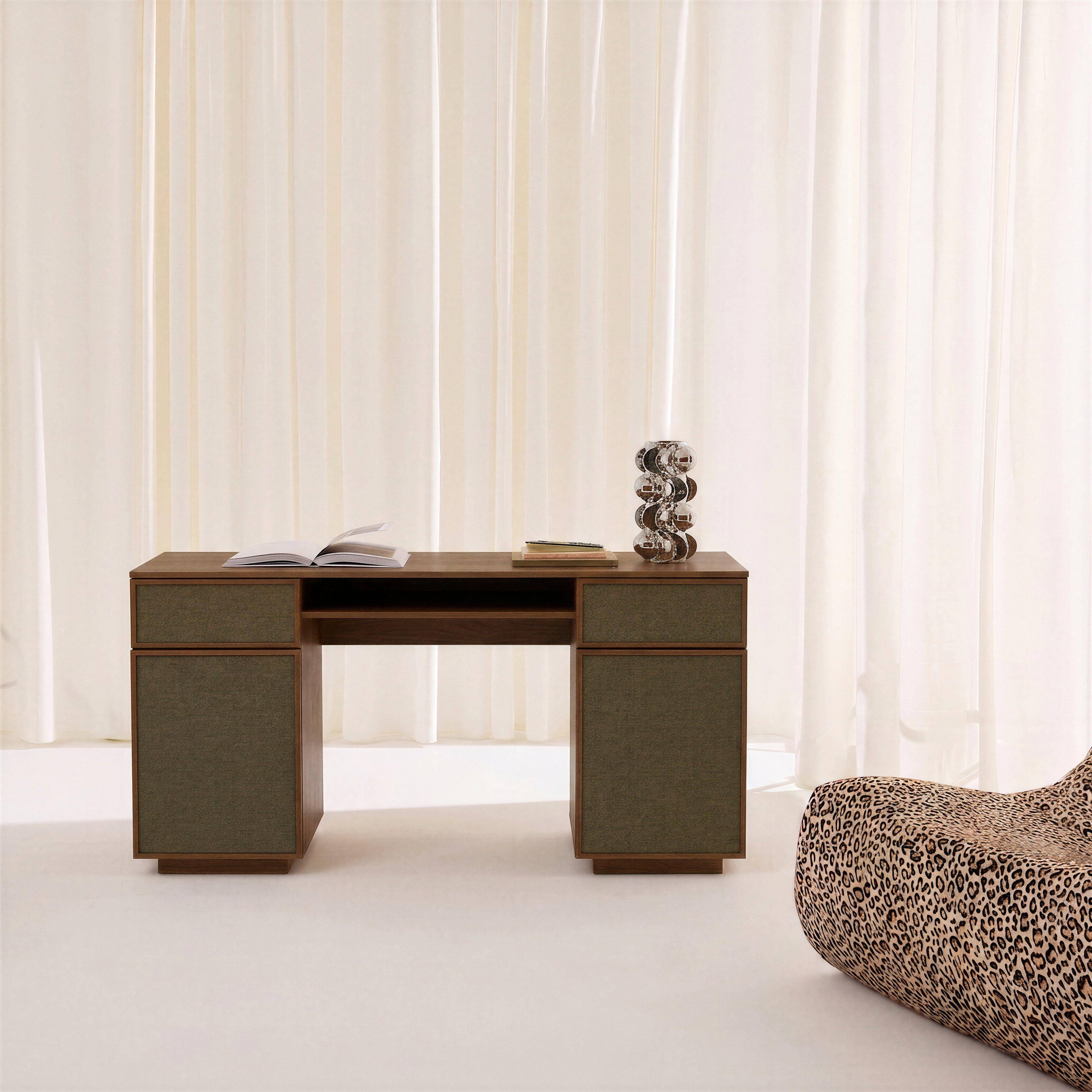 Bureau décor bois et tissu 2 portes 2 tiroirs 1 niche 140cm noyer - Kuba Photo1
