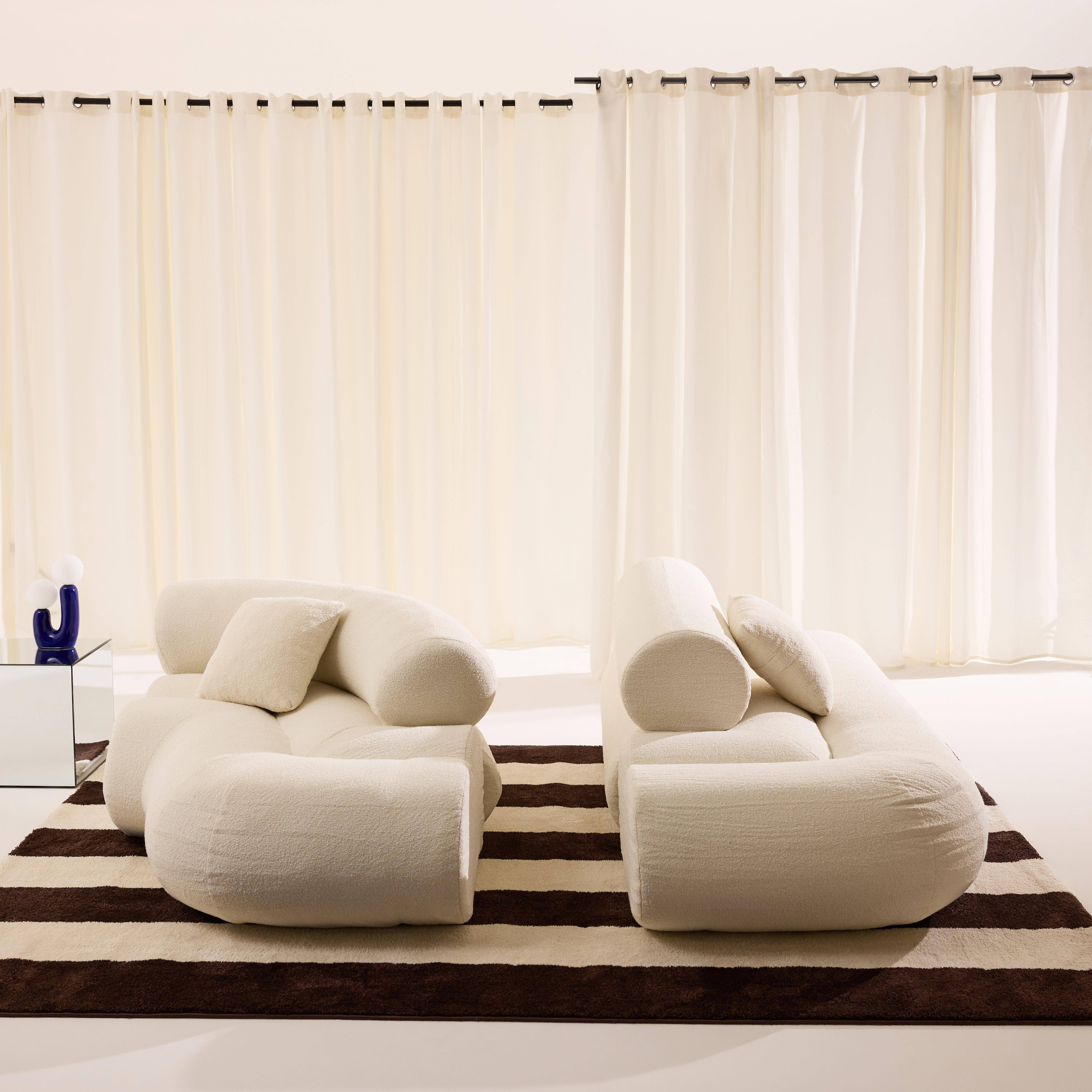 Organisches 3-Sitzer-Ecksofa mit strukturiertem Bouclé-Bezug in weiß - Iconik Photo4