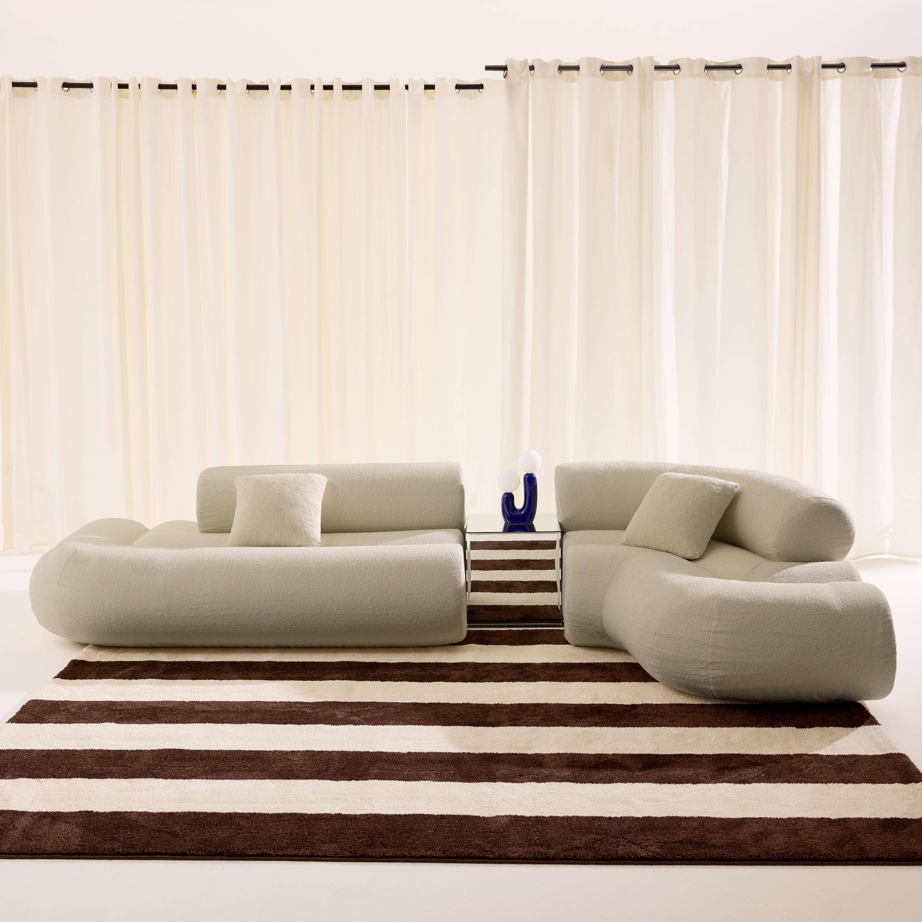 Organisches 3-Sitzer-Ecksofa mit strukturiertem Bouclé-Bezug in beige - Iconik Photo2