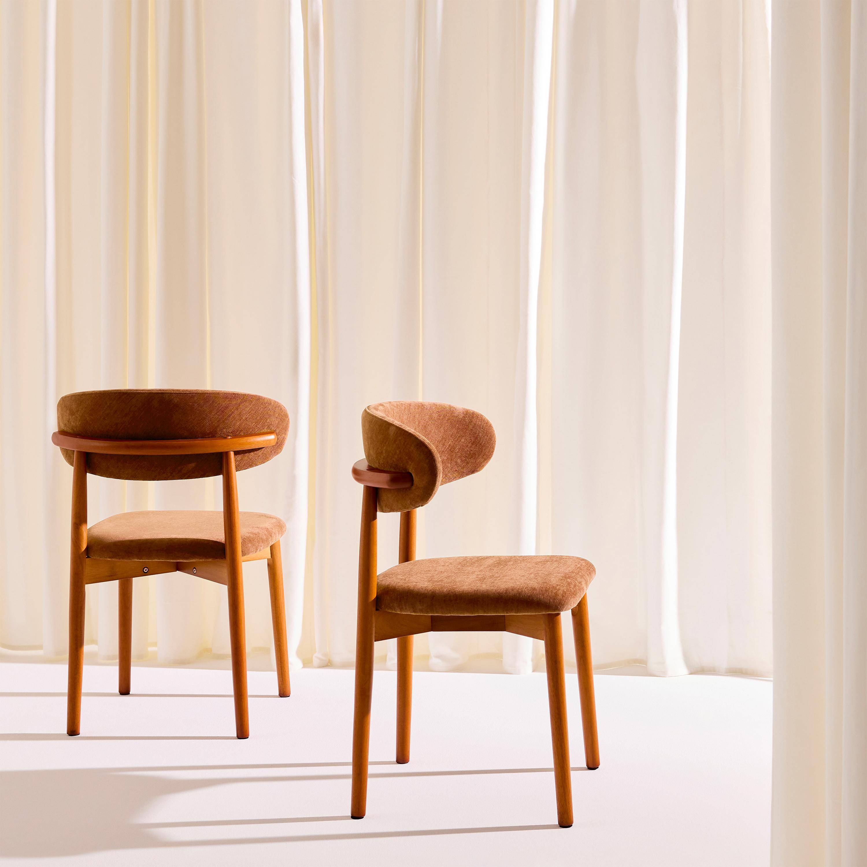 Silla de madera de hevea nogal y tela chenilla, set de 2, Paola, Nogal, 57x49x79 cm Photo1