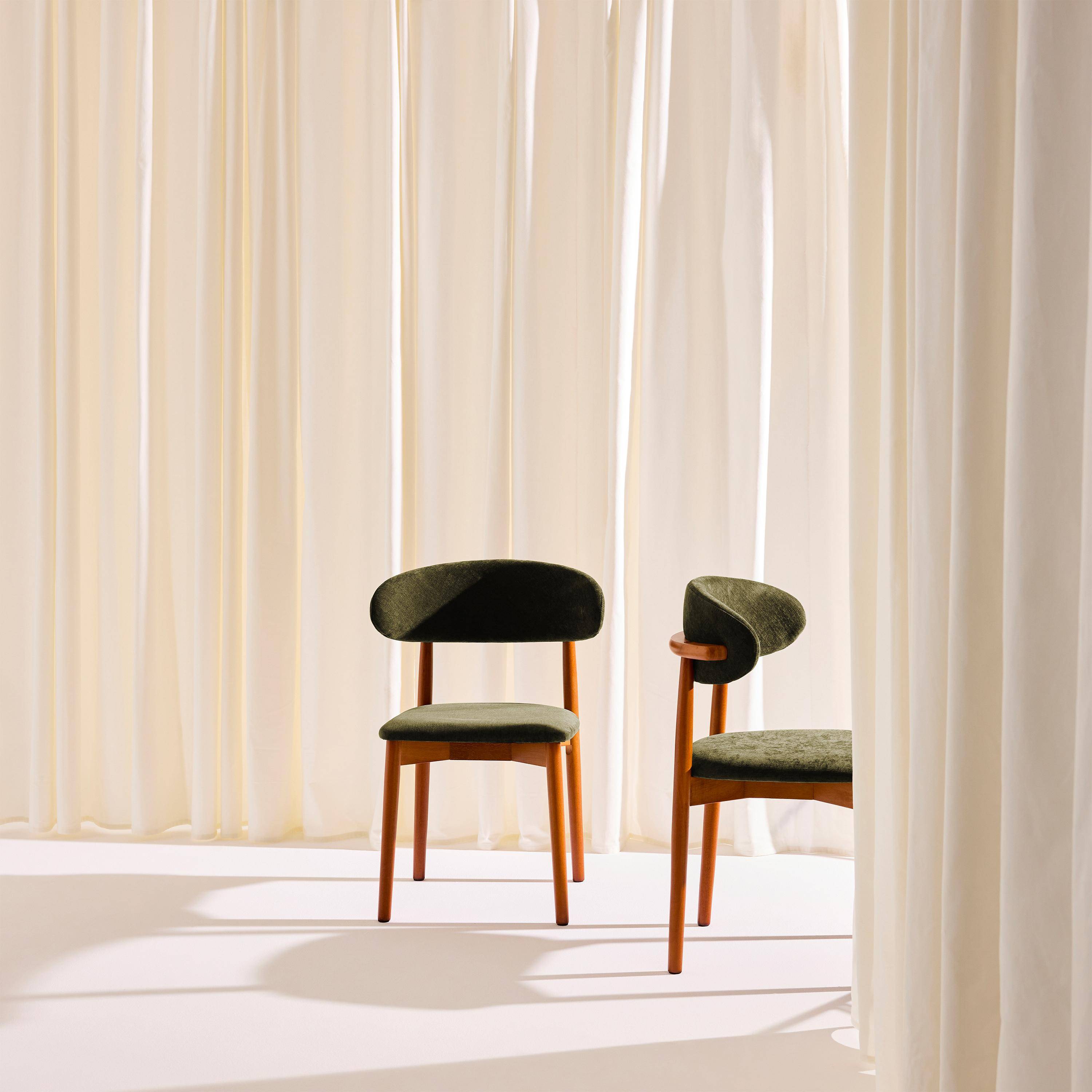 Silla de madera de hevea nogal y tela chenilla, set de 2, Paola, Verde kaki, 57x49x79 cm,sweeek,Photo1