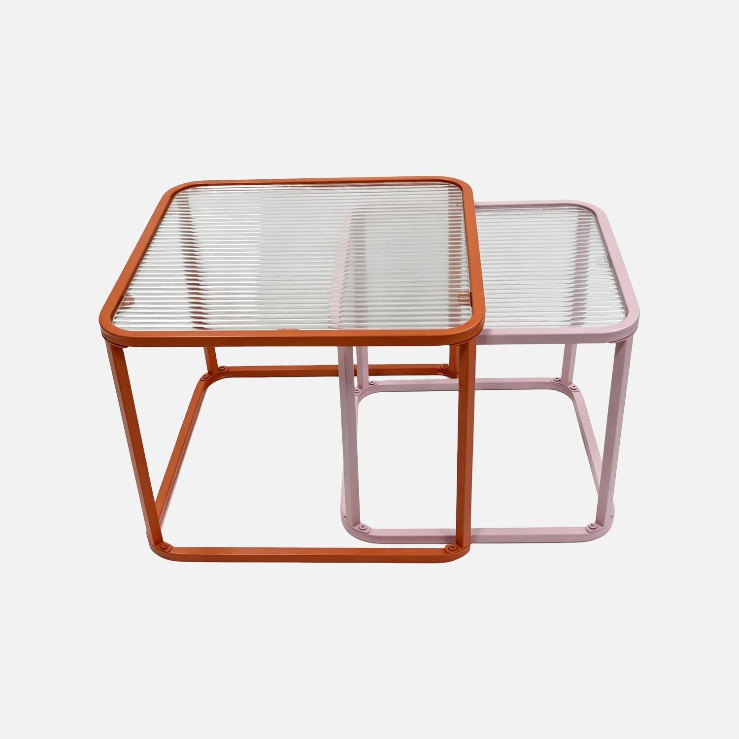 Nesttafels van metaal en geribbeld glas in oranje en roze - Tano,sweeek,Photo2