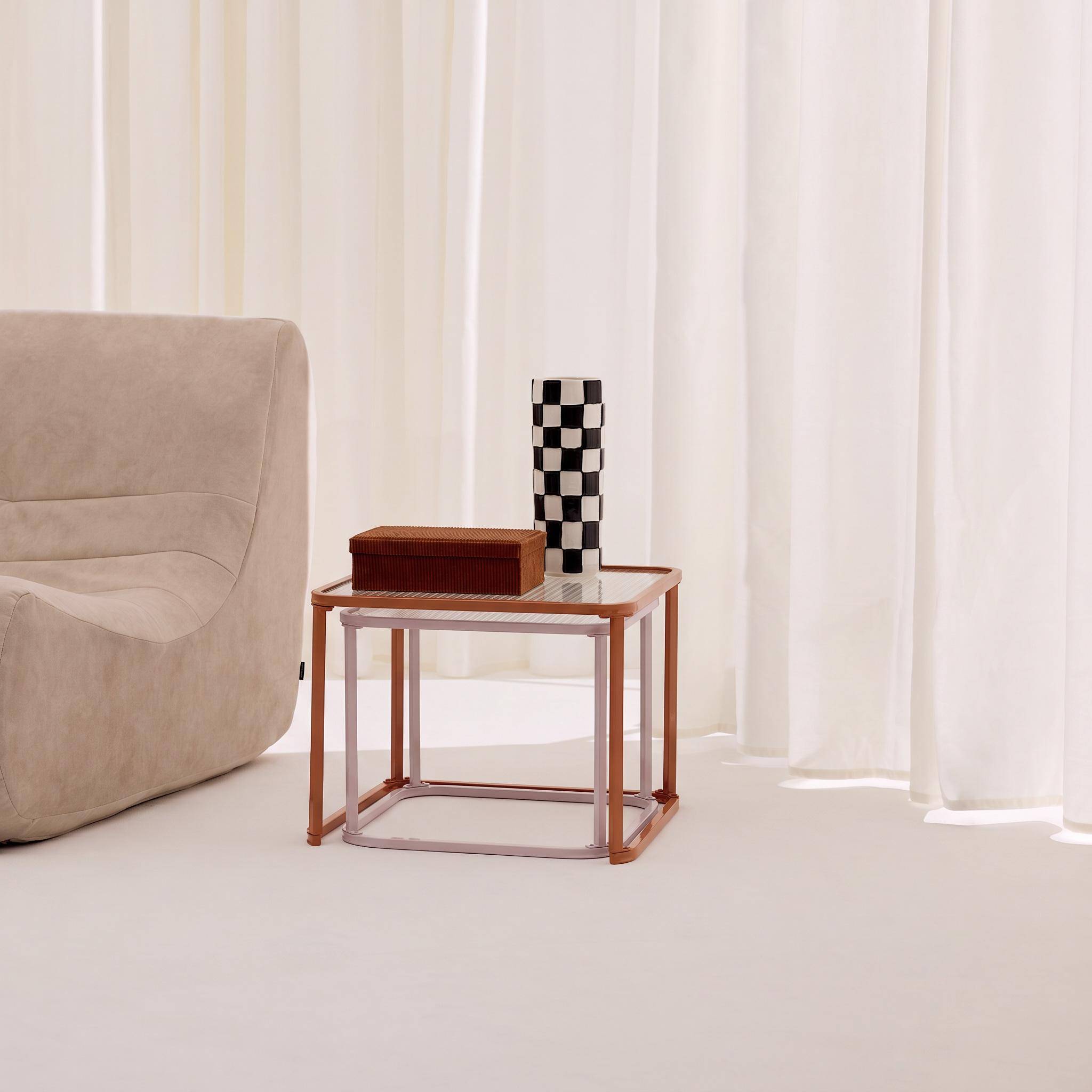 Set of 2 nesting tables metal and ribbed glass orange and pink - Tano Photo2
