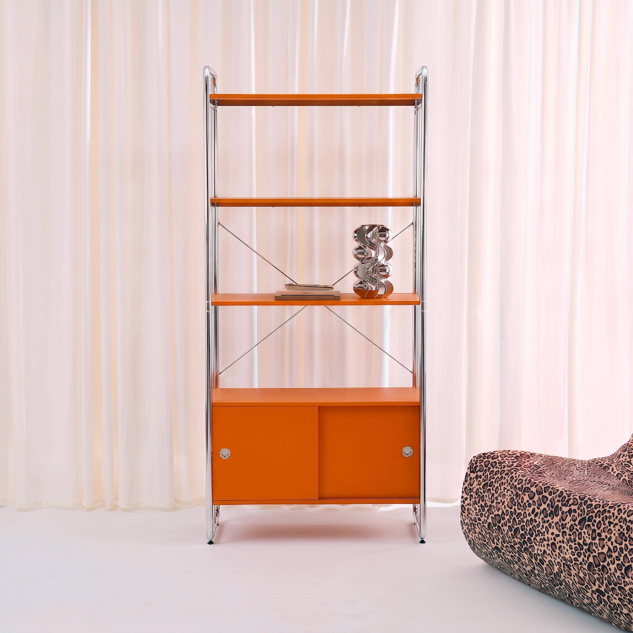 Scaffale libreria in metallo cromato ed effetto legno con 2 ante scorrevoli, 5 livelli, Lennox, Arancione, 80x40x180 cm,sweeek,Photo1