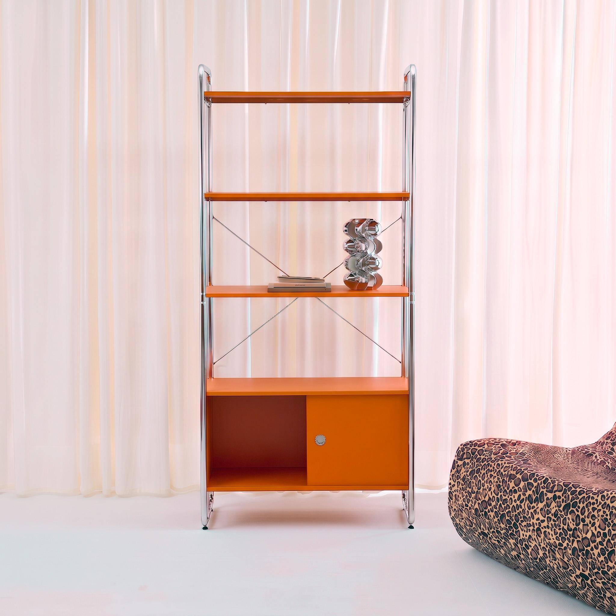 Scaffale libreria in metallo cromato ed effetto legno con 2 ante scorrevoli, 5 livelli, Lennox, Arancione, 80x40x180 cm Photo2