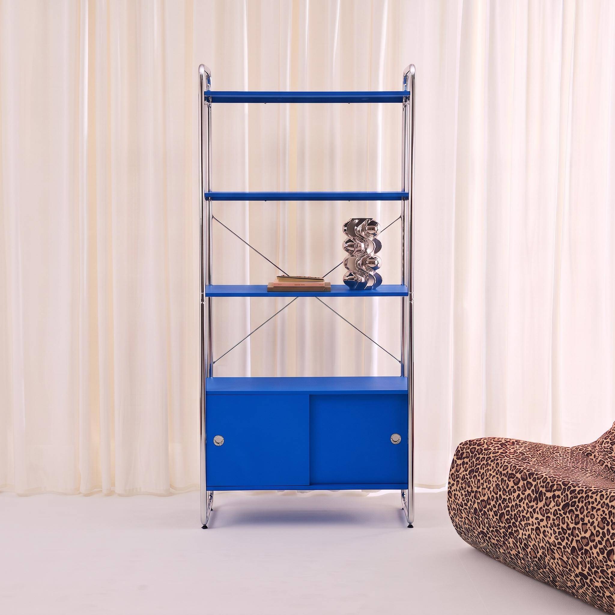 Scaffale libreria in metallo cromato ed effetto legno con 2 ante scorrevoli, 5 livelli, Lennox, Blu scuro, 80x40x180 cm Photo1
