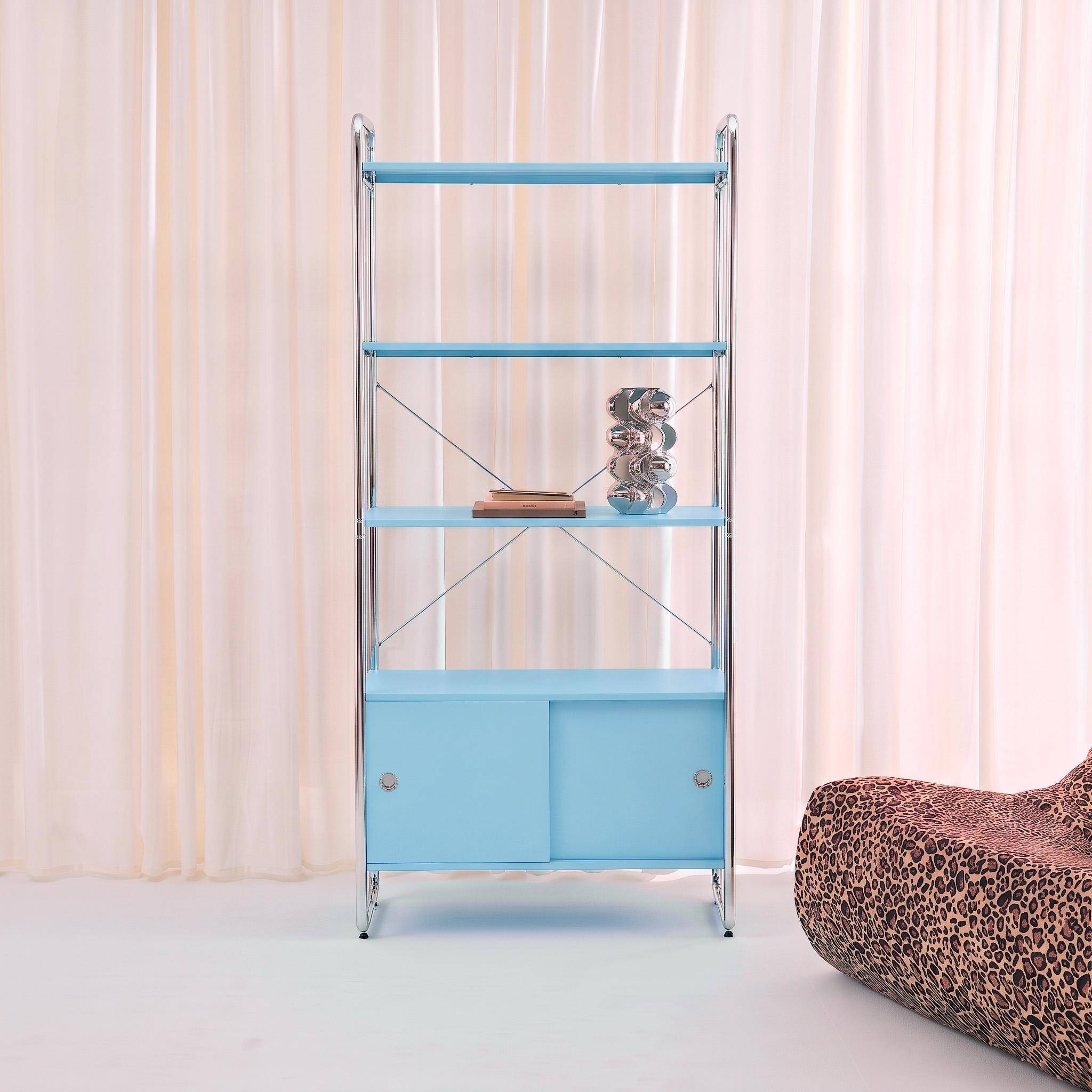 Scaffale libreria in metallo cromato ed effetto legno con 2 ante scorrevoli, 5 livelli, Lennox, Blu chiaro, 80x40x180 cm Photo1