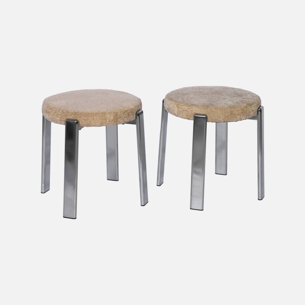 2 tabourets acier chromé et tissu texturé taupe