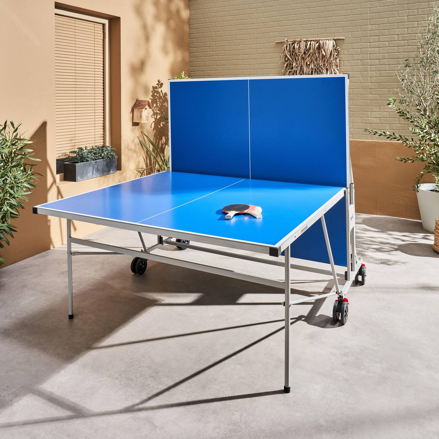 Table de ping pong OUTDOOR bleue - table pliable avec 4 raquettes et 6 balles, pour utilisation extérieure, sport tennis de table Photo2