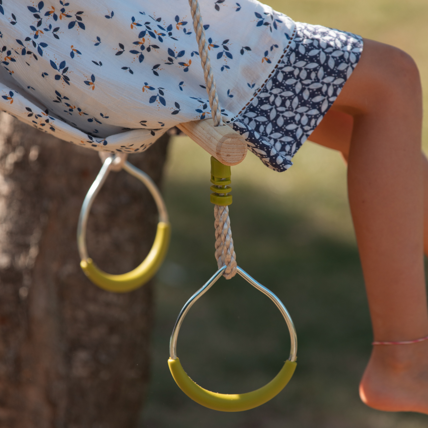 Wood trapeze with a pair of metal rings for 2 to 2.5m frame, swing set piece, accessory Photo2