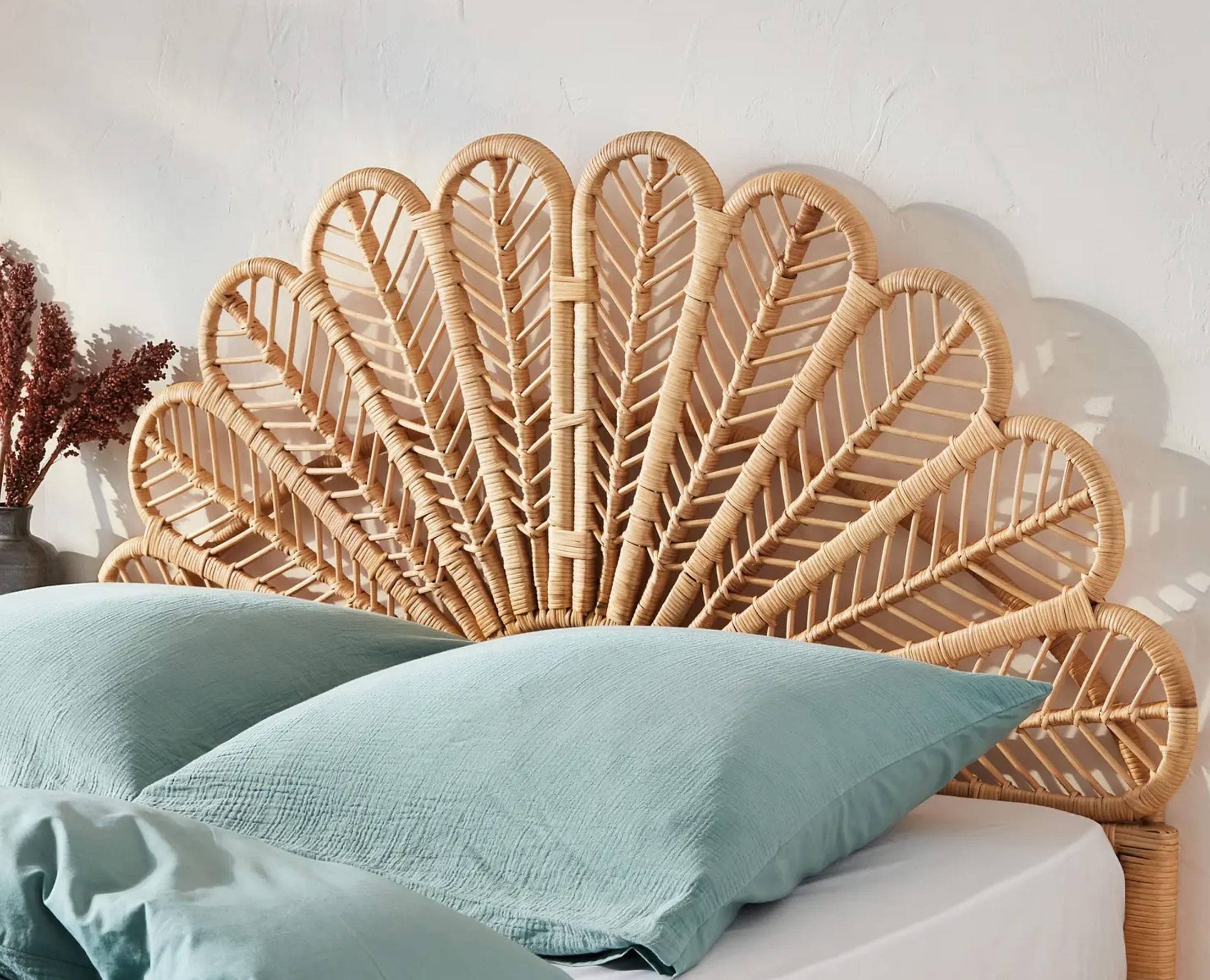 Zagłówek z naturalnego rattanu