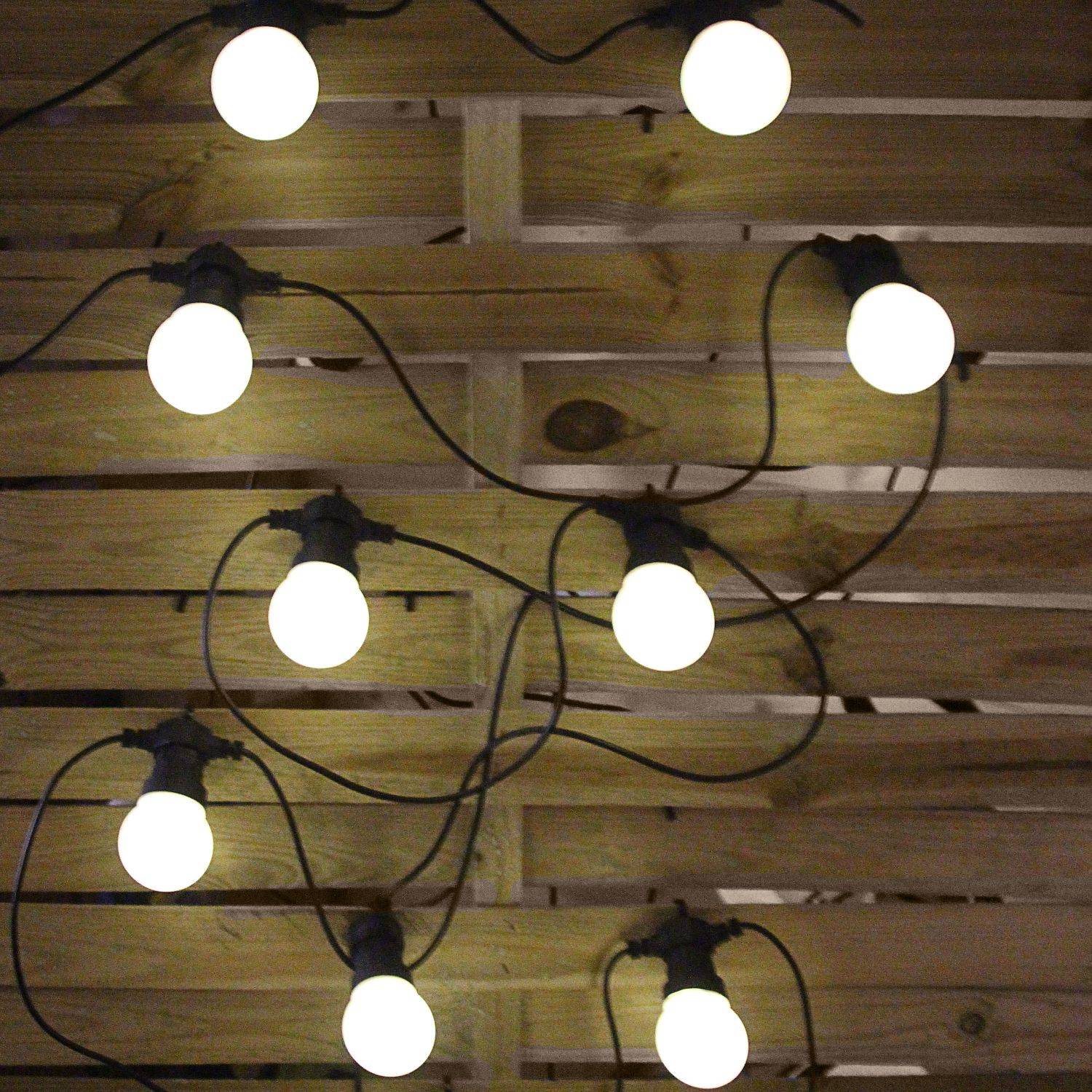 HERACLES -  Guirlande lumineuse guinguette extérieure avec 10 ampoules blanches, 50 LED, à piles, fonction timer,  8 modes,  4,5 m de long Photo1