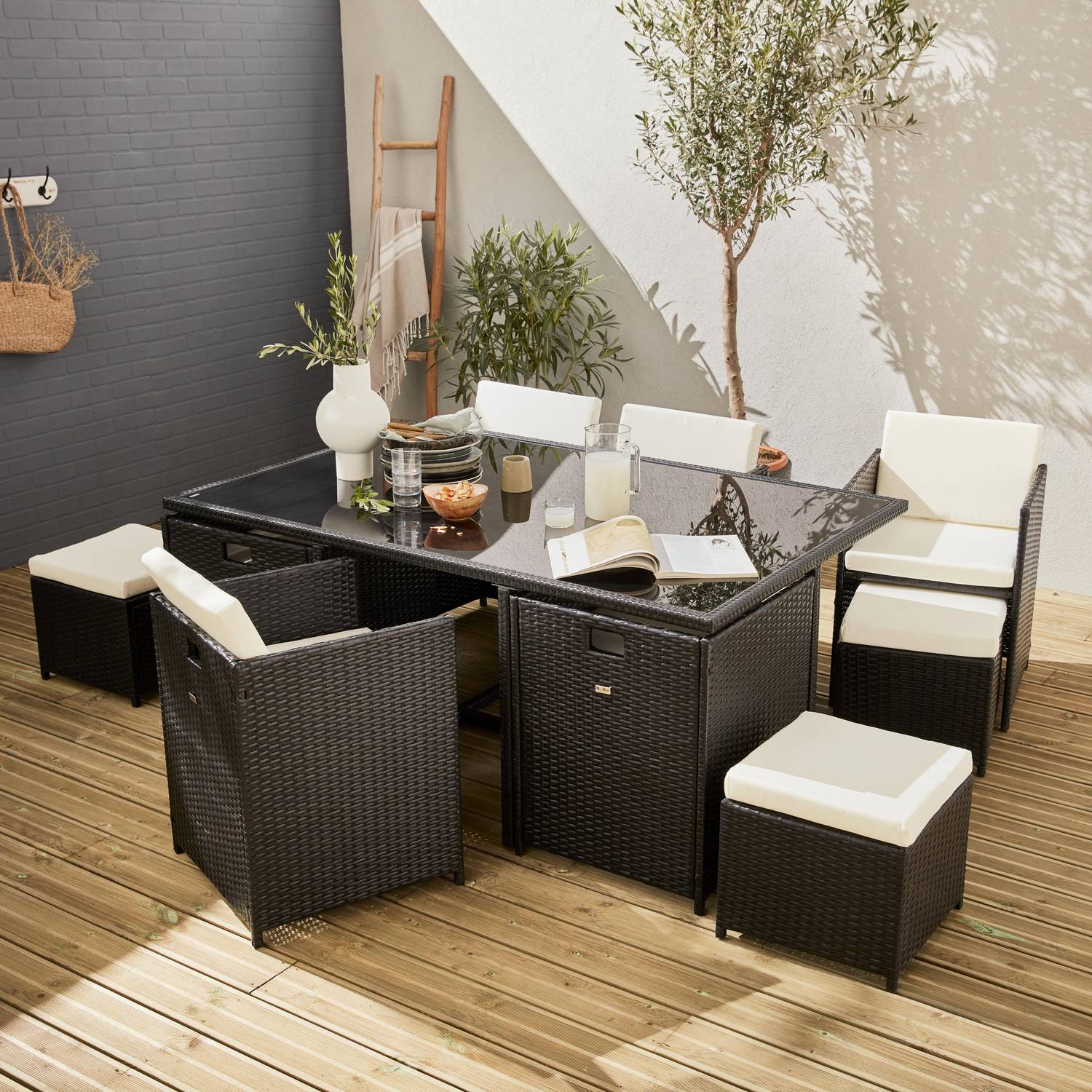 Salon de jardin 6-10 places – Vabo – Coloris noir, Coussins écrus, table encastrable Photo1