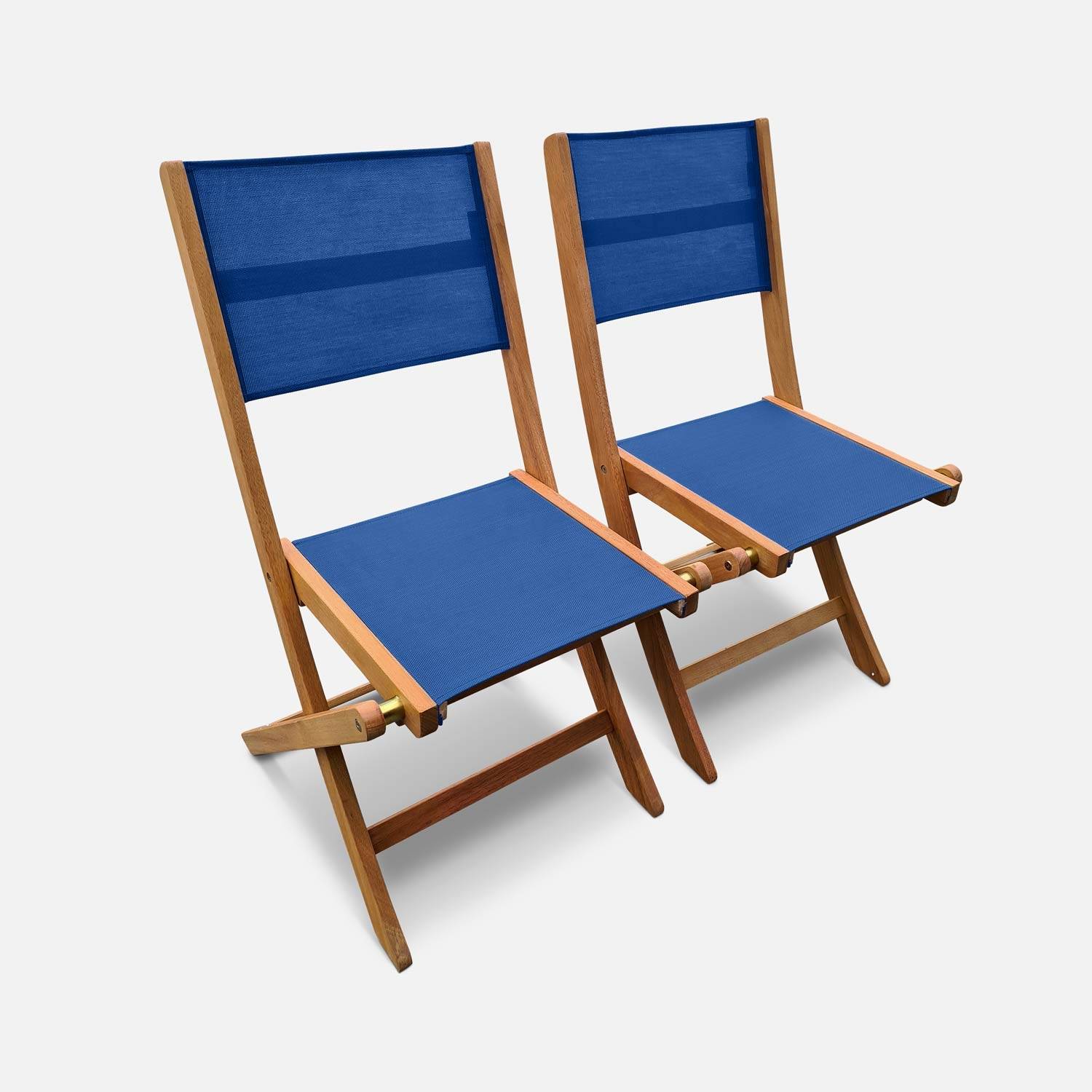 Conjunto de 2 cadeiras de jardim em madeira Almeria, 2 cadeiras dobráveis em eucalipto FSC oleado e textilene azul meia-noite | sweeek