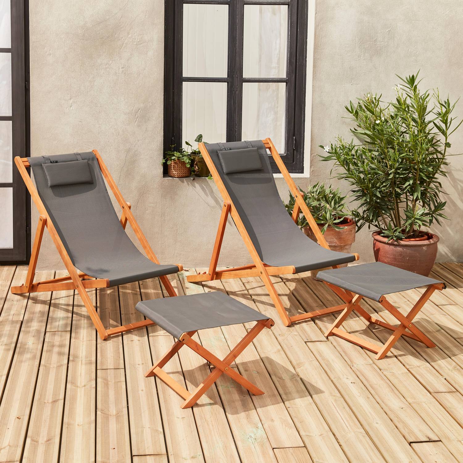 Houten strandstoelen - Creus - 2 houten strandstoelen van geolied FSC Eucalyptushout met grijs hoofdkussentje en voetenbank Photo1