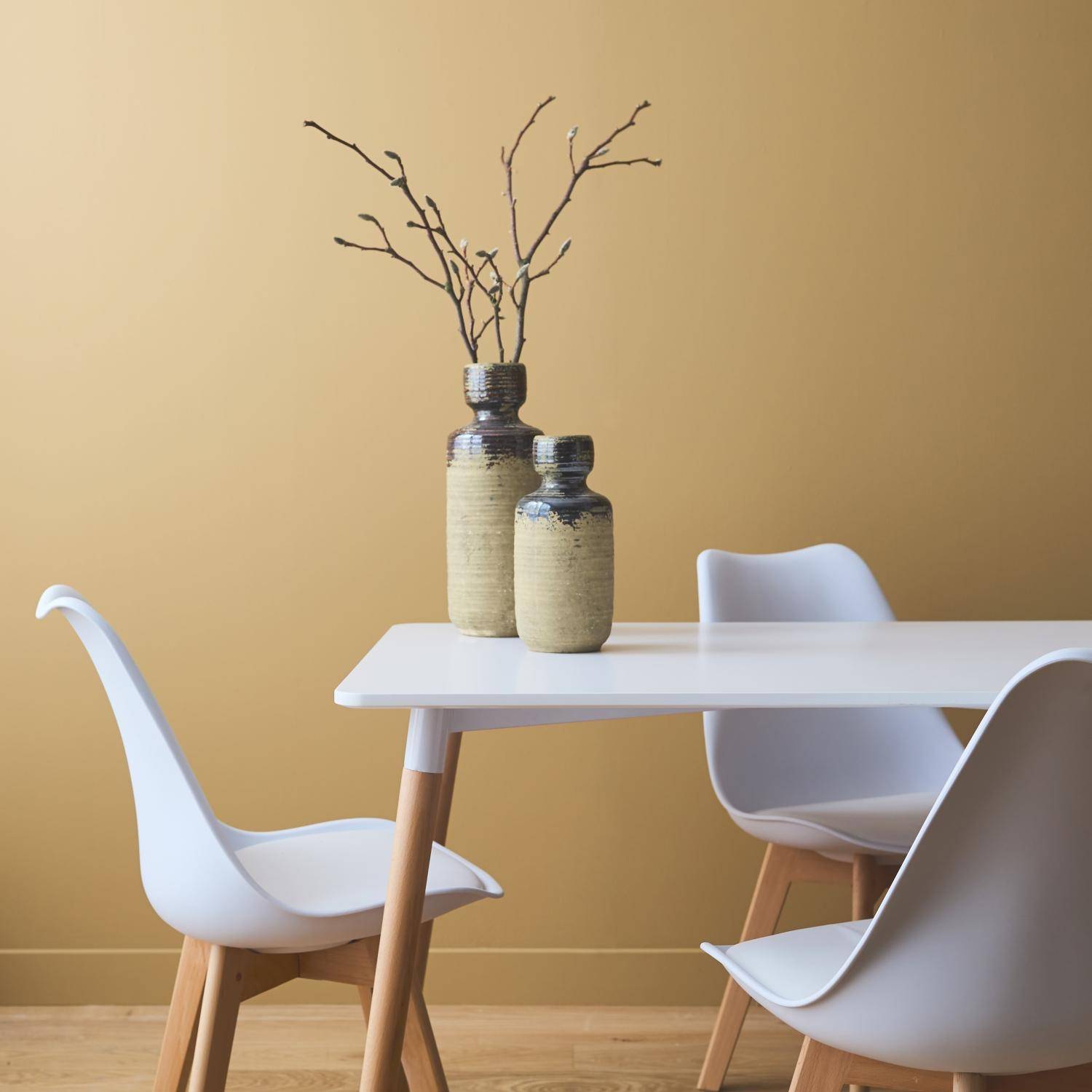 Table à Manger Carrée Scandinave Hedvig + 2 Chaises Blanches | Plateau MDF 70x70 Cm, Pieds Hêtre Ajustables