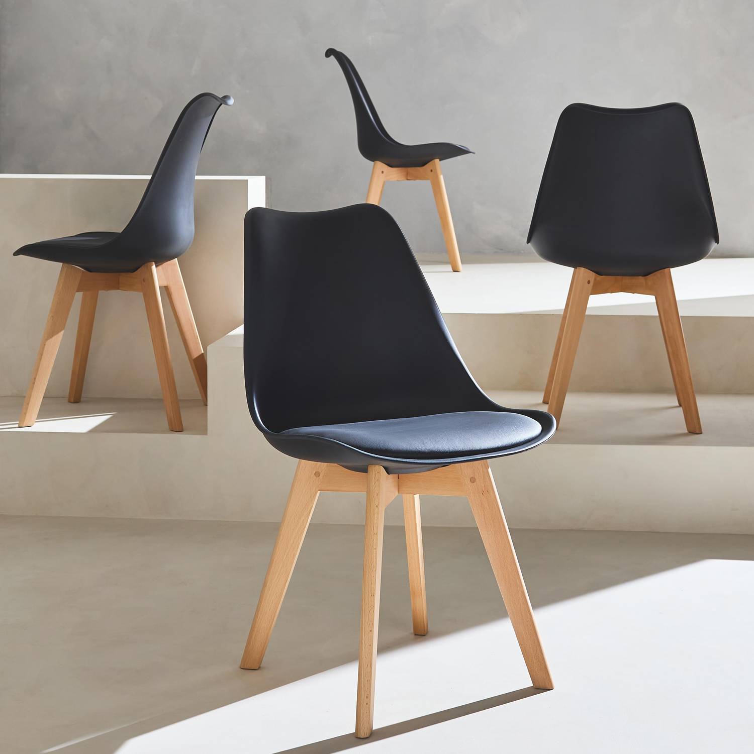 Conjunto de 4 cadeiras escandinavas, pernas em madeira de faia, assentos individuais, preto Photo2