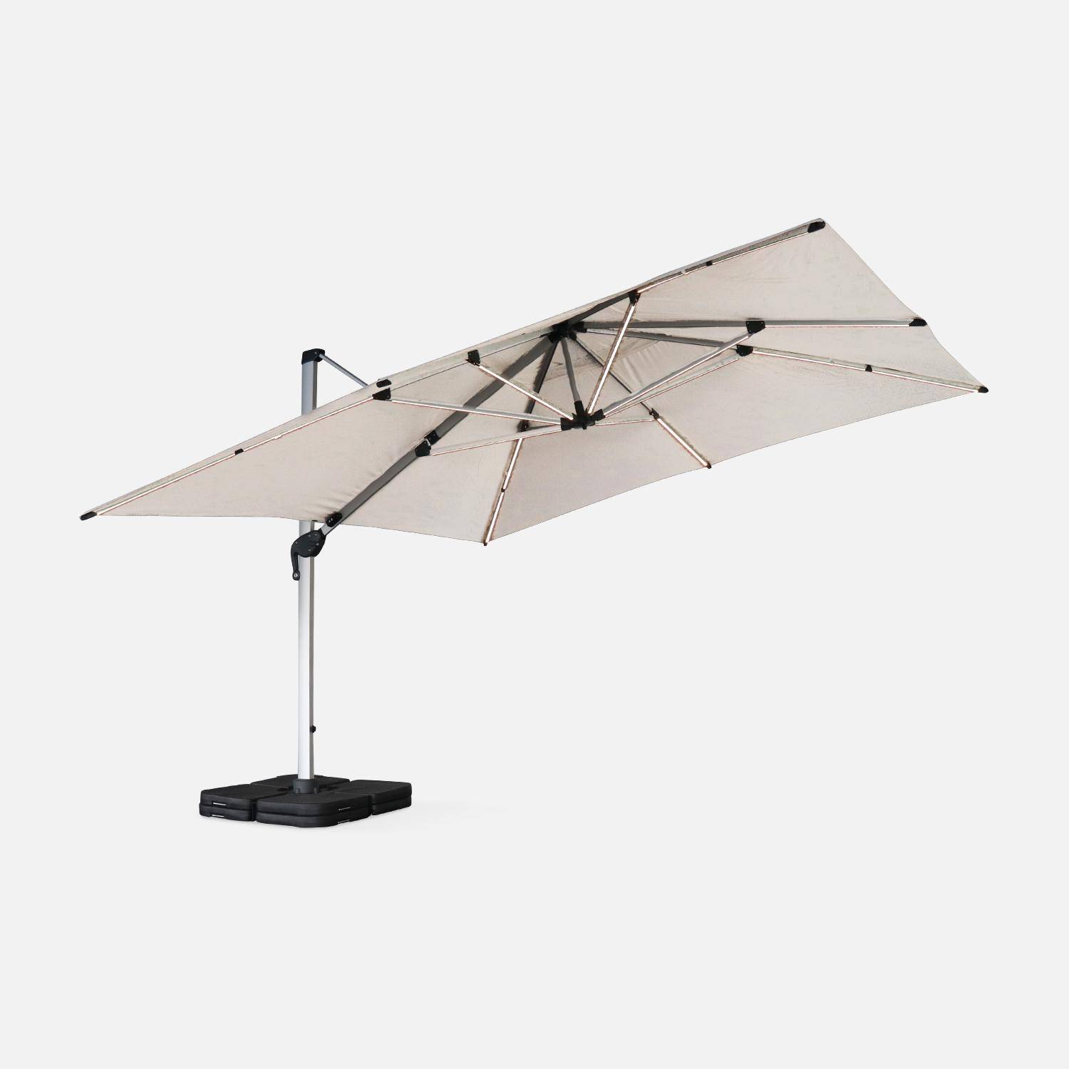 Parasol déporté haut de gamme LED carré 4x4m – PYLA LED beige – toile Sunbrella ® fabriquée en France, structure en aluminium anodisé, rotatif, éclairage led, housse de protection Photo2