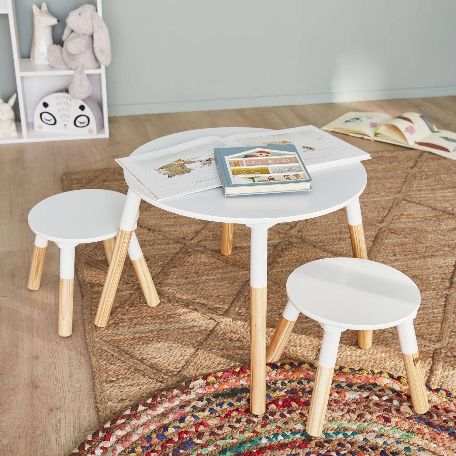 Tavolo rotondo per bambini, due sgabelli TOBIAS - legno massello in pino naturale bianco - Ø55 x H43CM Photo4