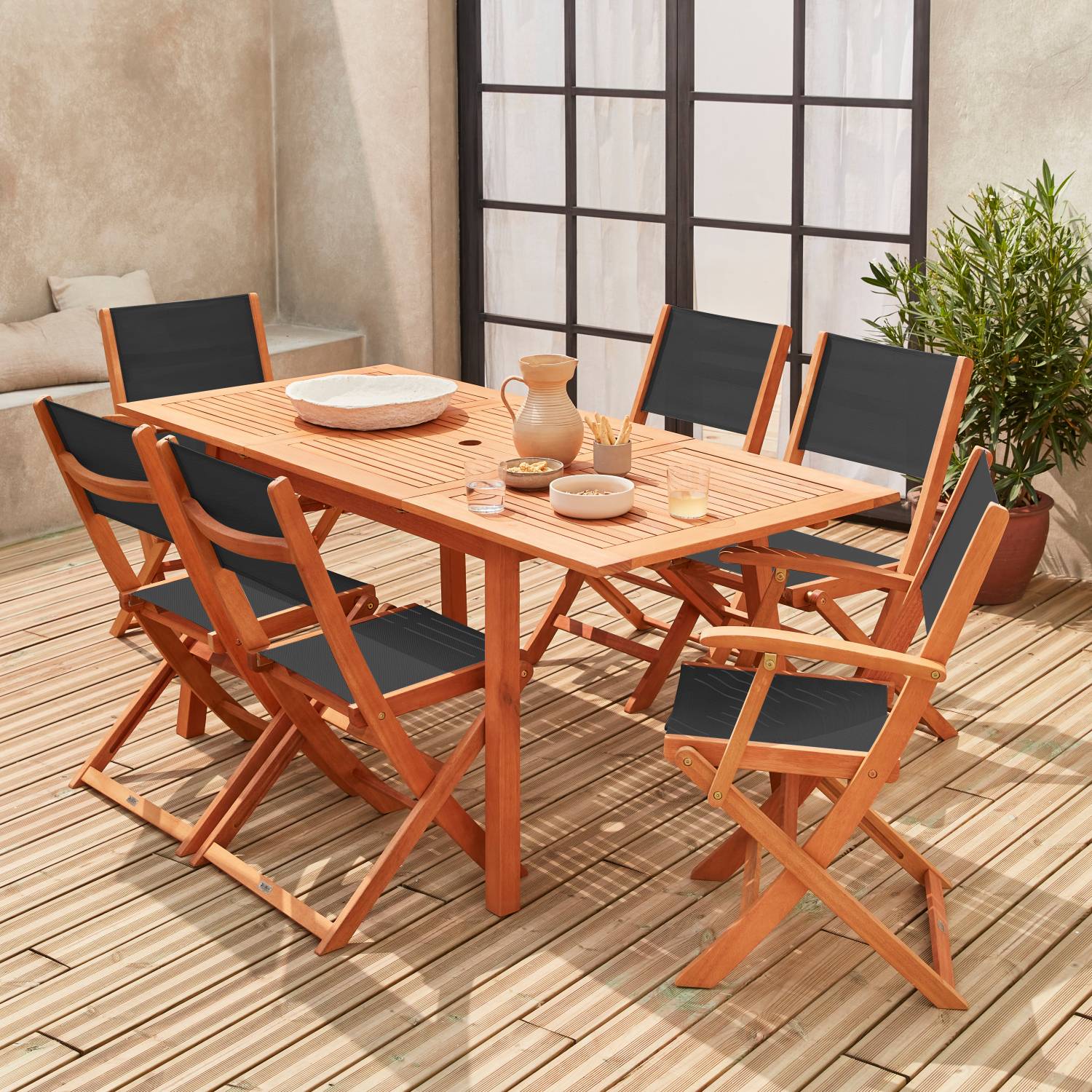 Almeria móveis de jardim em madeira, mesa retangular de 120-180 cm, 2 poltronas e 4 cadeiras de eucalipto FSC e textilene preto | sweeek