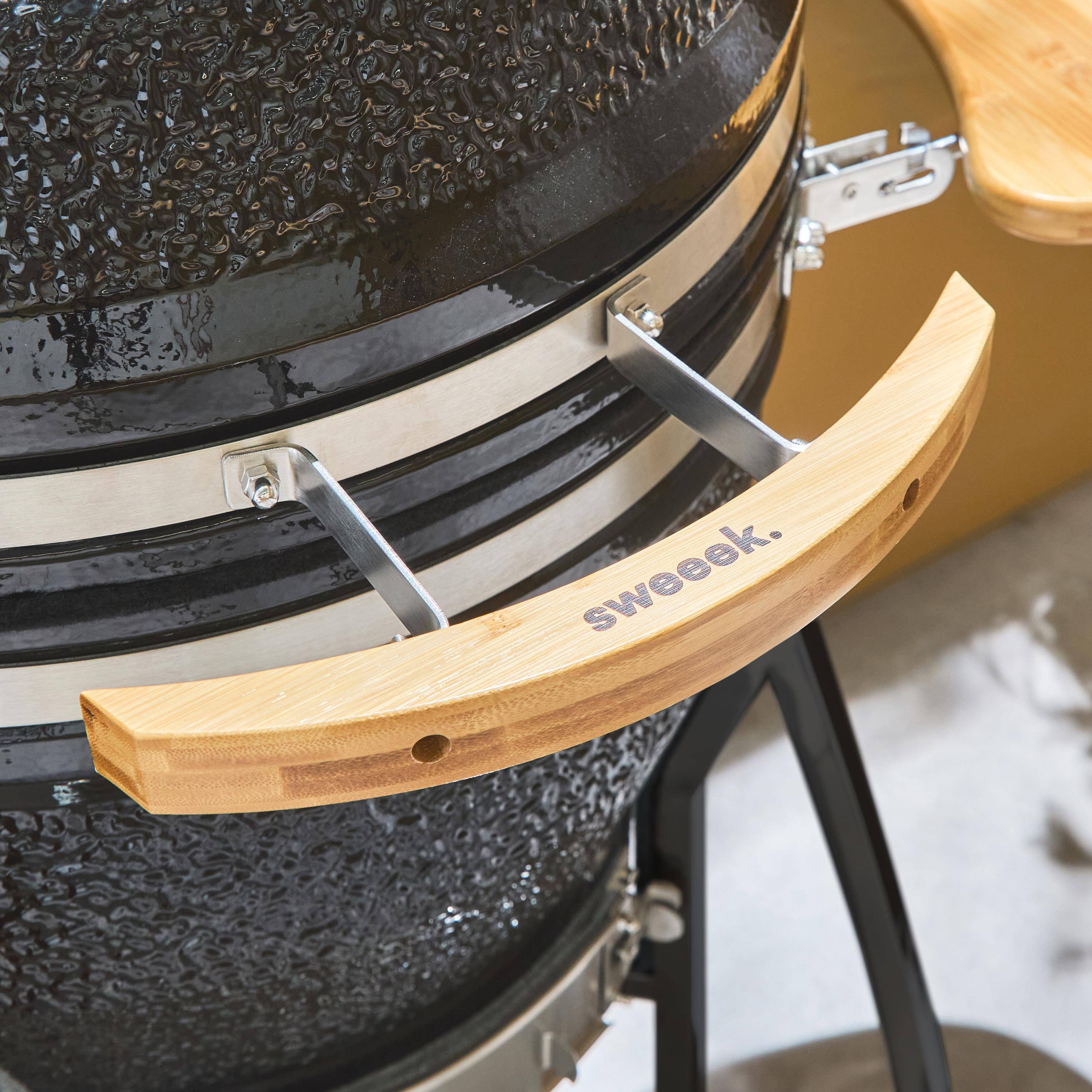 Keramische houtskoolbarbecue, Kamado Ø57cm, met houder,  warmhoudrooster, asbak en hoes, zijtafels Photo4