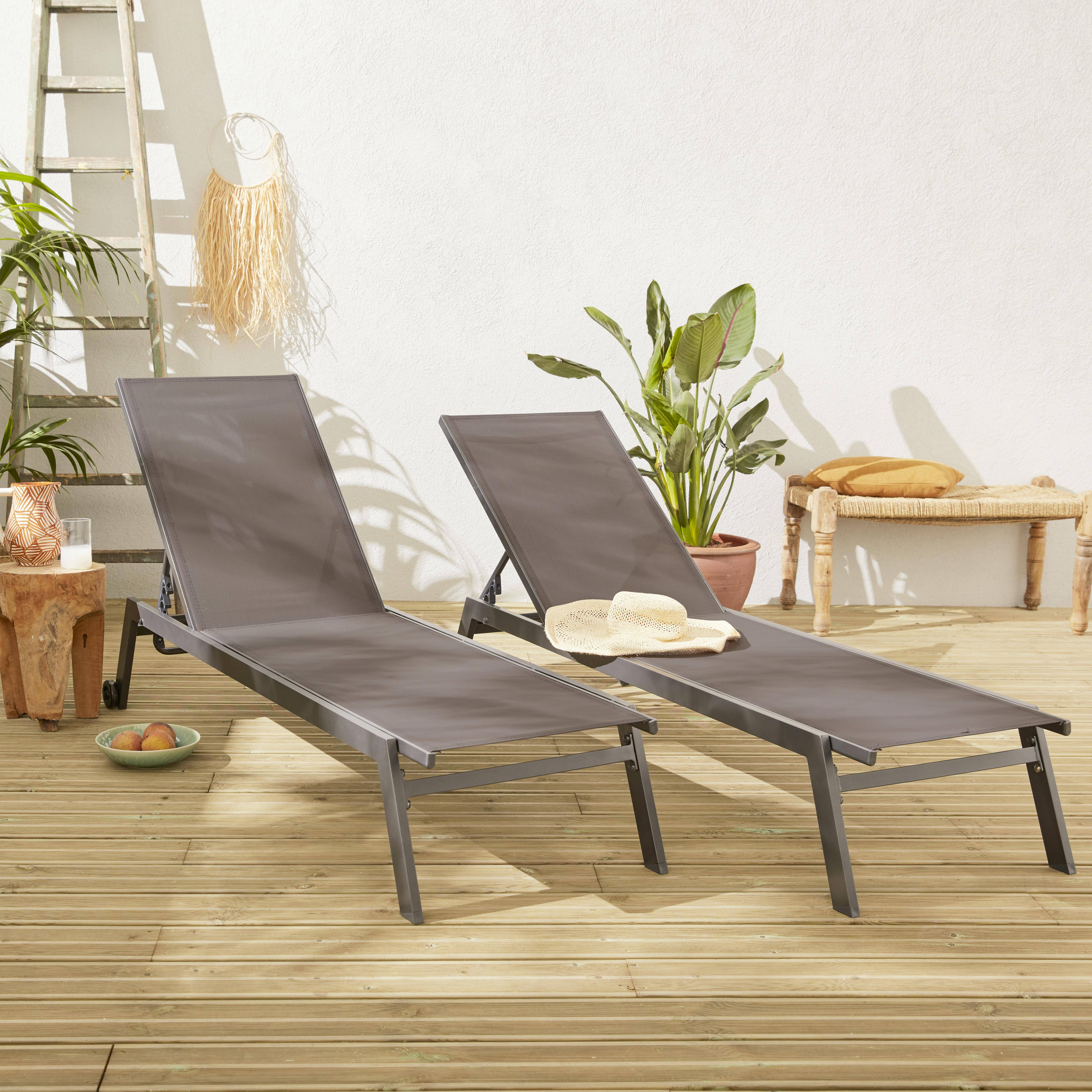 Set mit 2 ELSA Sonnenliegen aus grauem Aluminium und dunkelgrauem Textilene, Liegestühle mit mehreren Positionen und Rädern,sweeek,Photo1