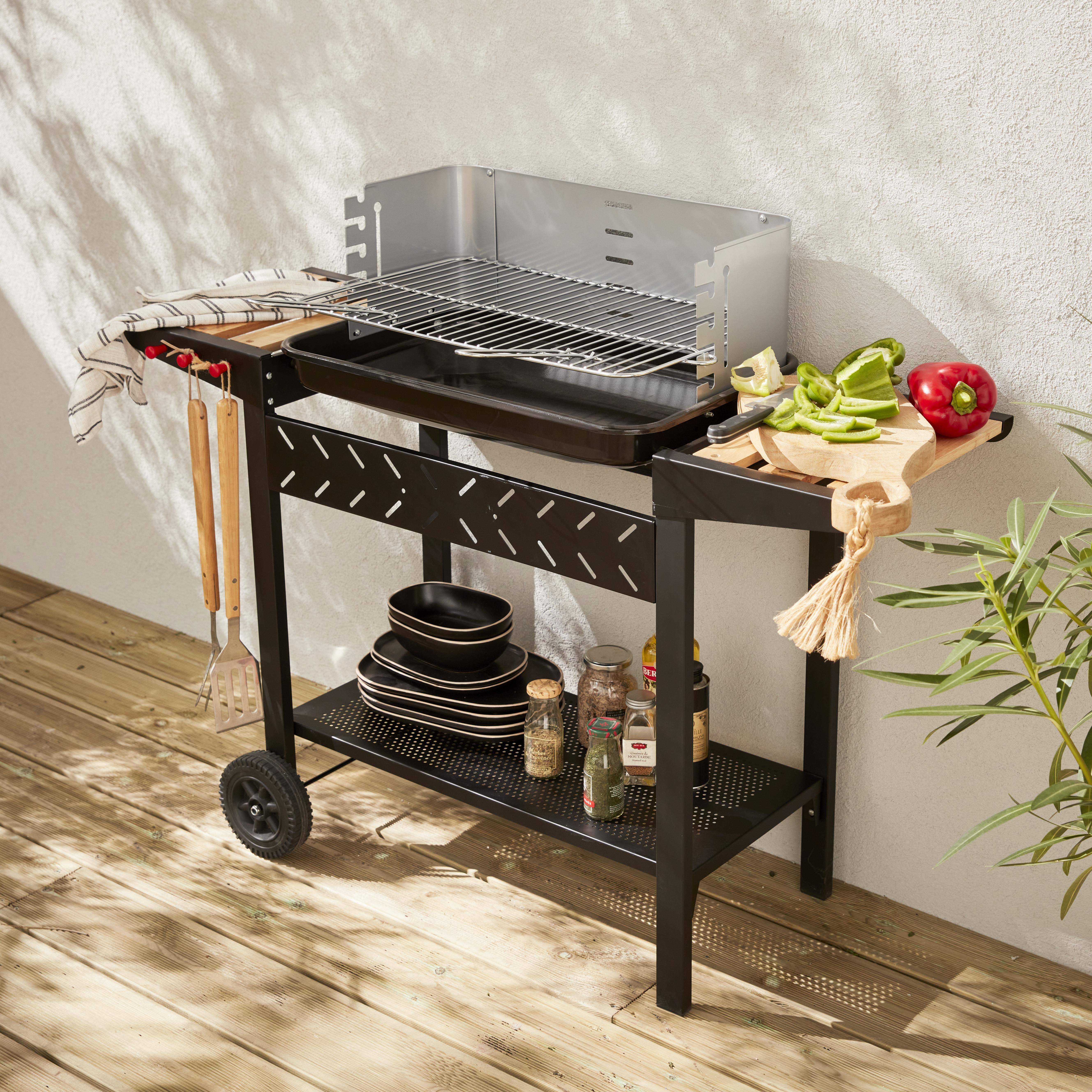 Barbecue noir charbon de bois avec tablettes