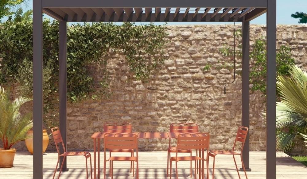 Hoe installeer en plaats je een pergola met lamellendak?
