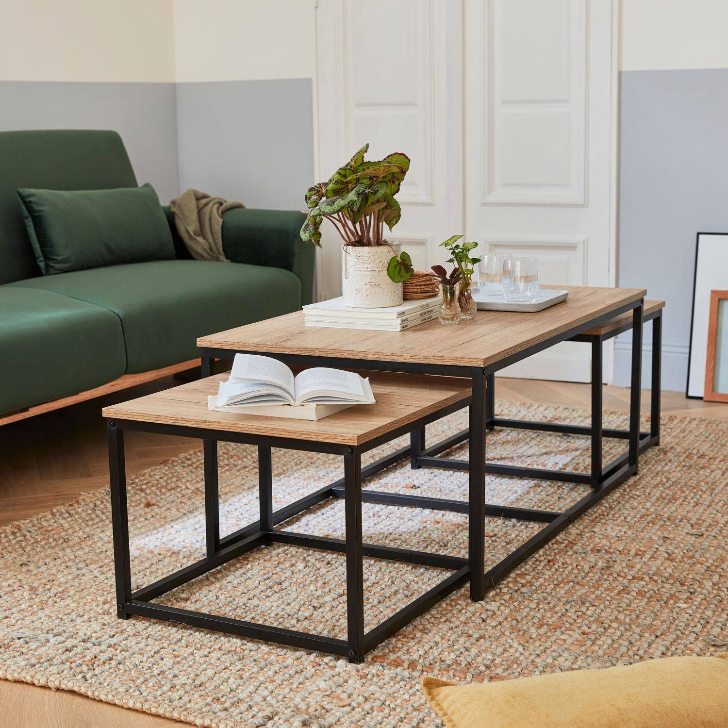 Set van 3 salontafels van zwart metaal en houtlook, inschuifbaar, 1x100x60x45cm / 2x50x50x38cm,sweeek,Photo1
