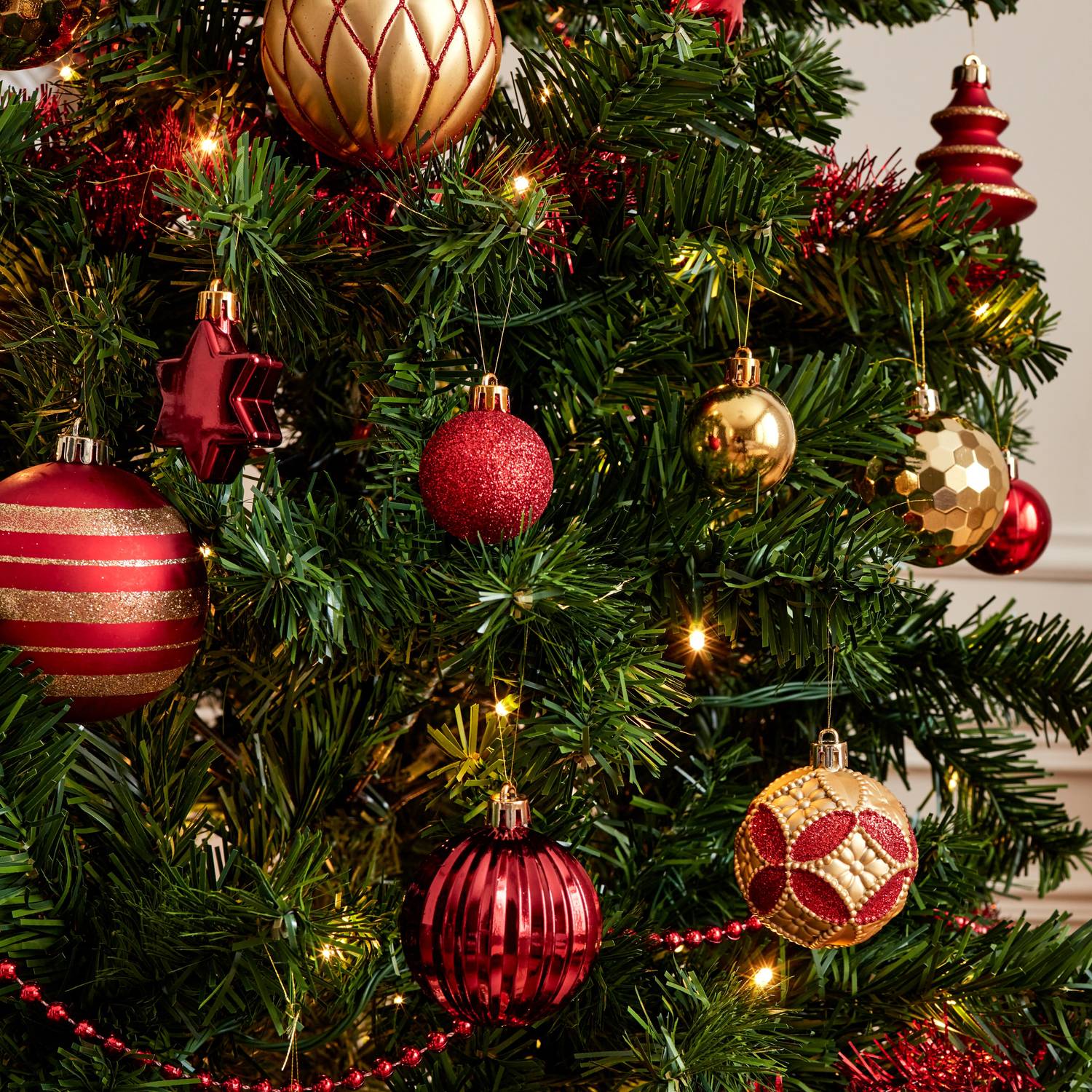 Künstlicher Weihnachtsbaum mit Dekorationsset - Toronto 210cm - Grün mit Dekoration in Rot und Gold Photo3