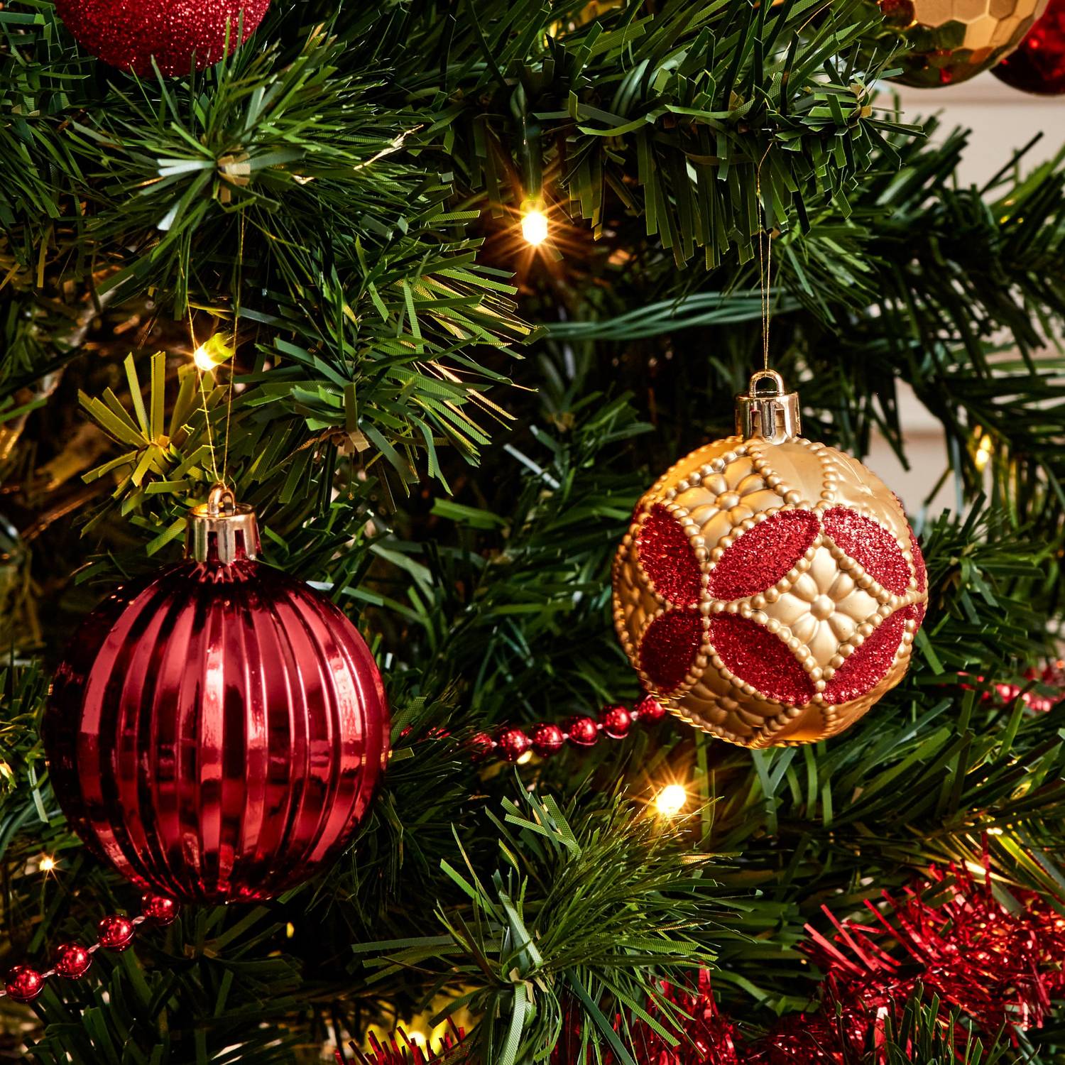 Künstlicher Weihnachtsbaum mit Dekorationsset - Toronto 210cm - Grün mit Dekoration in Rot und Gold Photo2