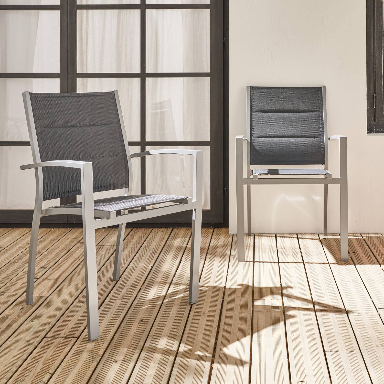 2er Set stapelbare Sessel/Odenton - Aus grauem Aluminium und dunkelgrauem Textilene. Photo1