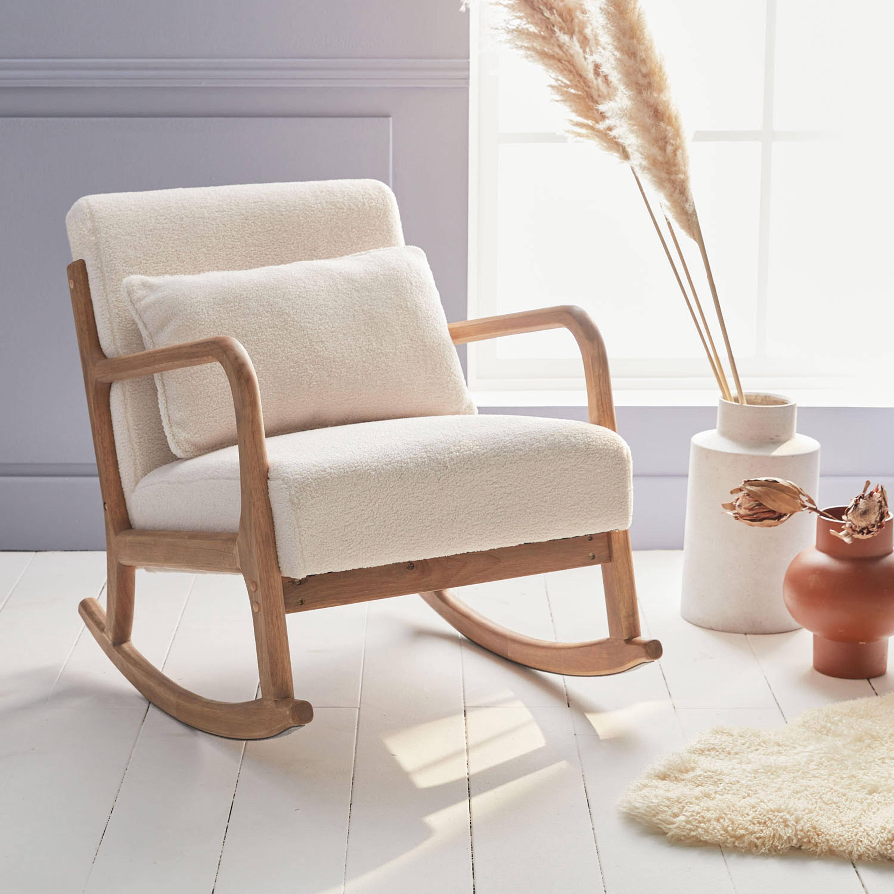 Fauteuil à bascule scandinave, bouclettes crème | sweeek